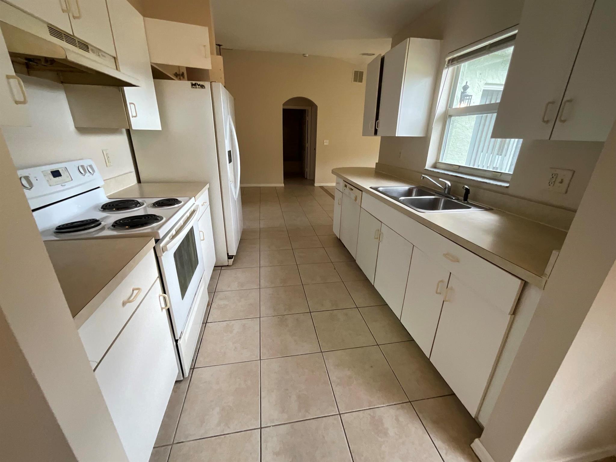 PORT ST LUCIE-SECTION 15- - Residential Lease