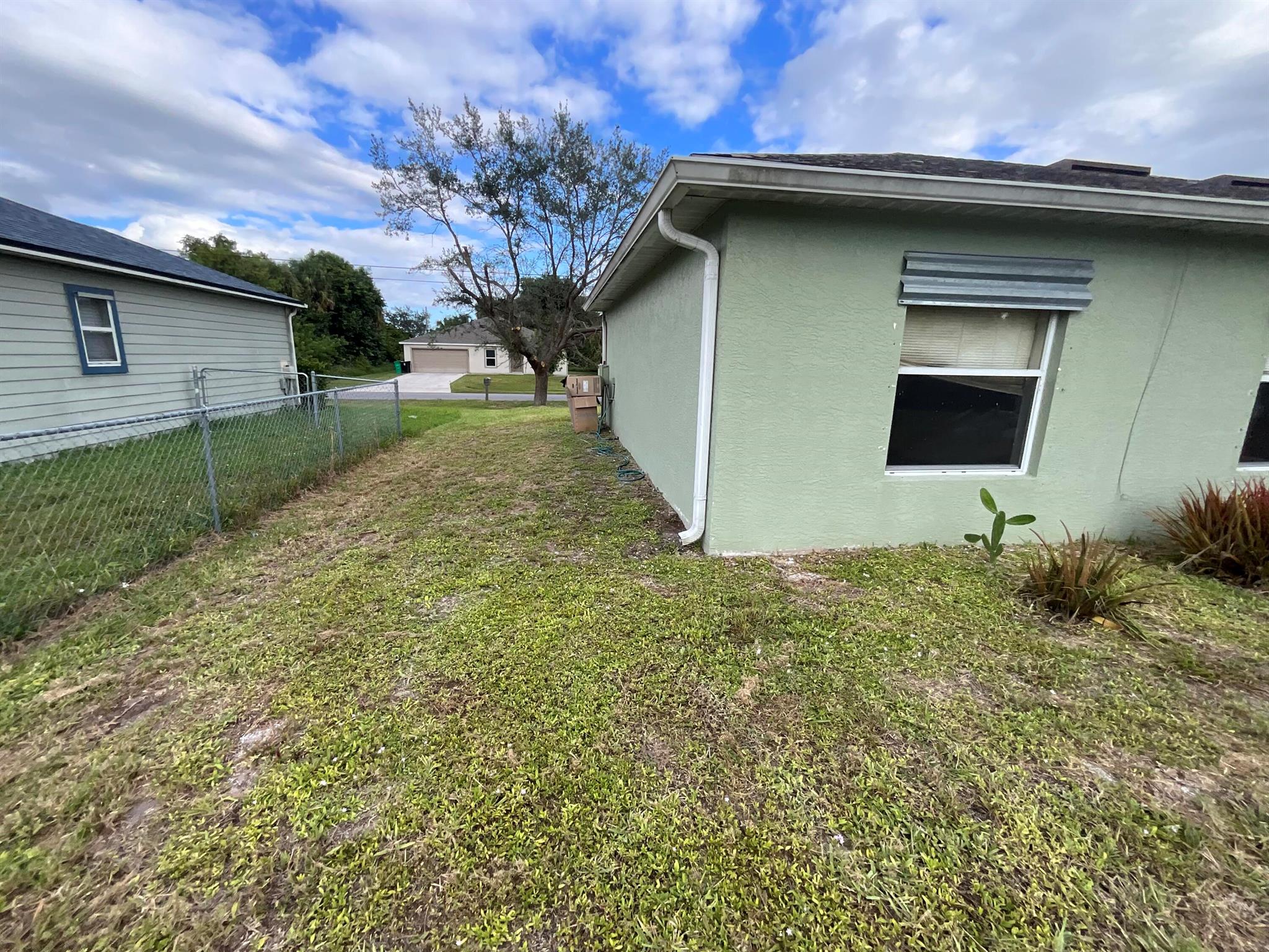 PORT ST LUCIE-SECTION 15- - Residential Lease
