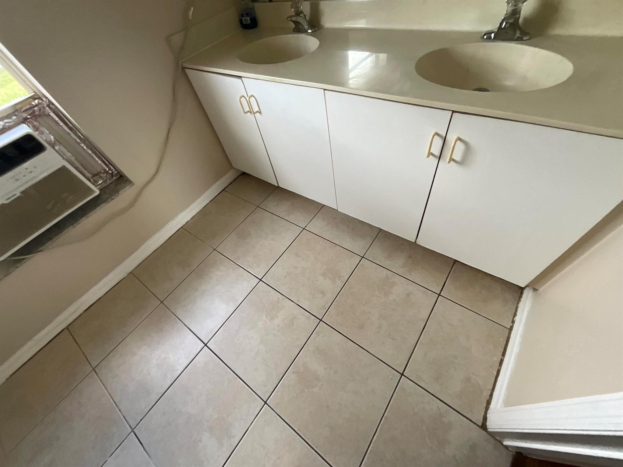 PORT ST LUCIE-SECTION 15- - Residential Lease