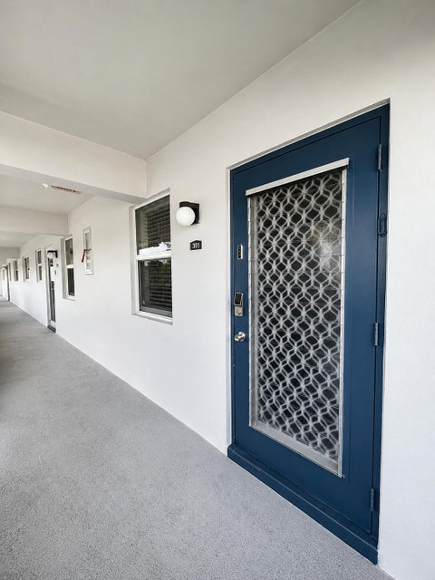 Tiny photo for 7787 Golf Cir Drive #301, Margate, FL 33063 (MLS # B26033951)