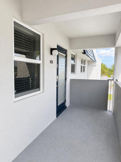 Tiny photo for 7787 Golf Cir Drive #301, Margate, FL 33063 (MLS # B26033951)