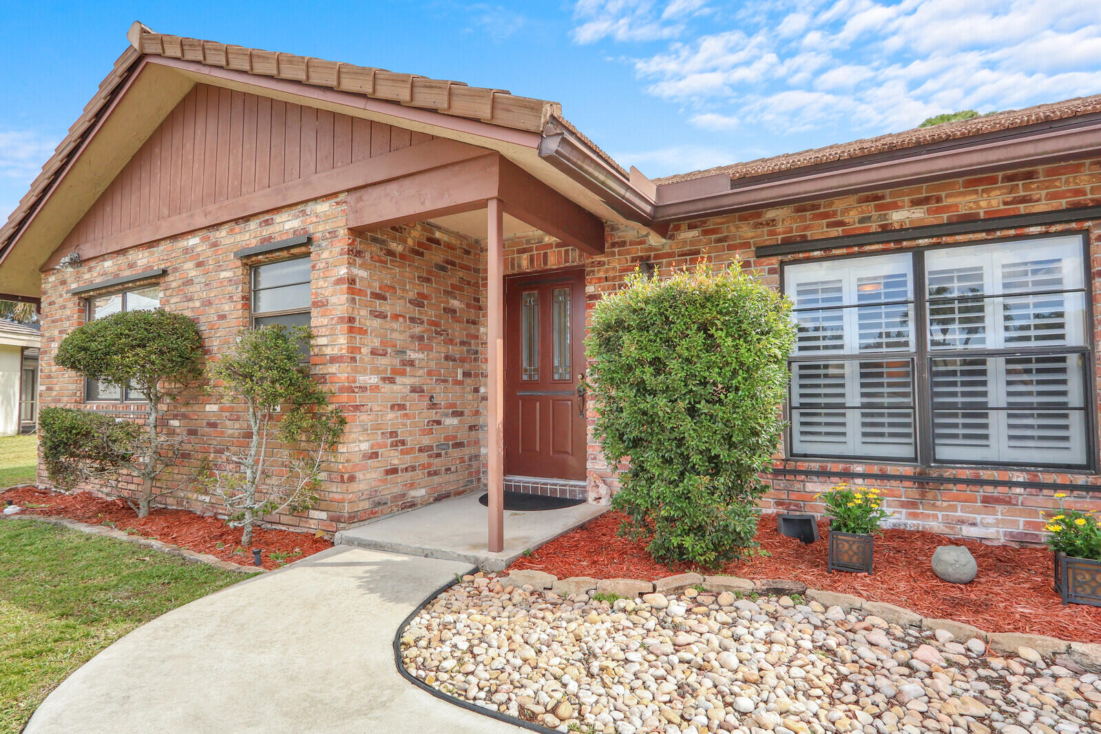 21946 White Pine Terrace