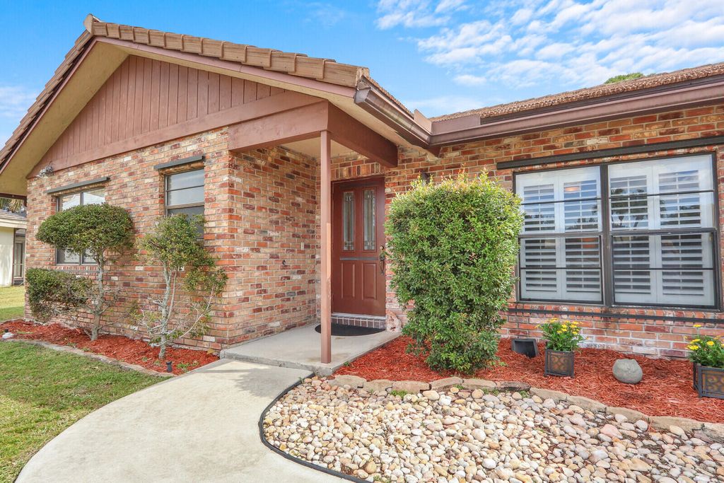 Photo of 21946 White Pine Terrace, Boca Raton, FL 33428 (MLS # R11162497)