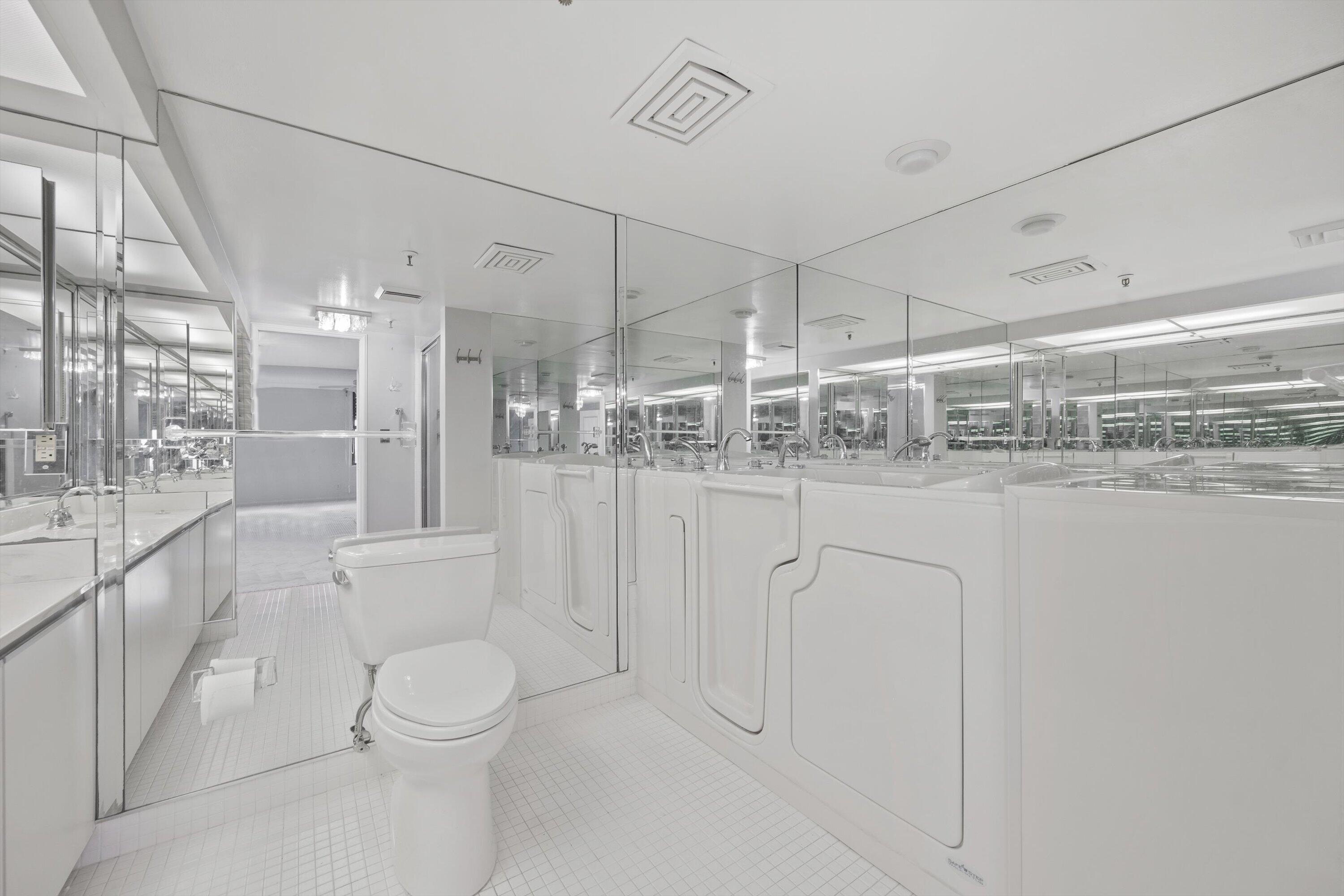 ENVOY COND DECL FILED 12-19-83 IN - Residential