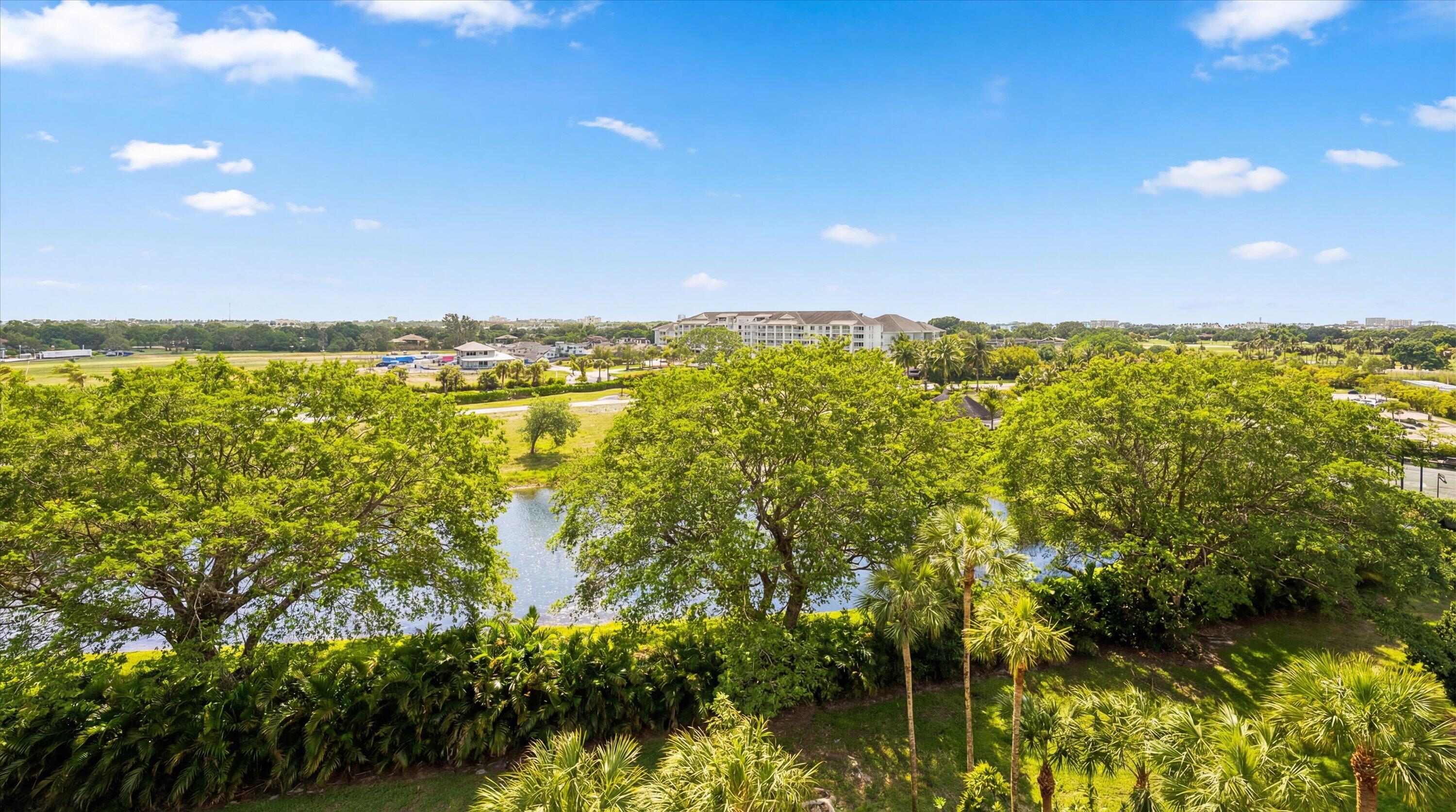 ENVOY COND DECL FILED 12-19-83 IN - Residential