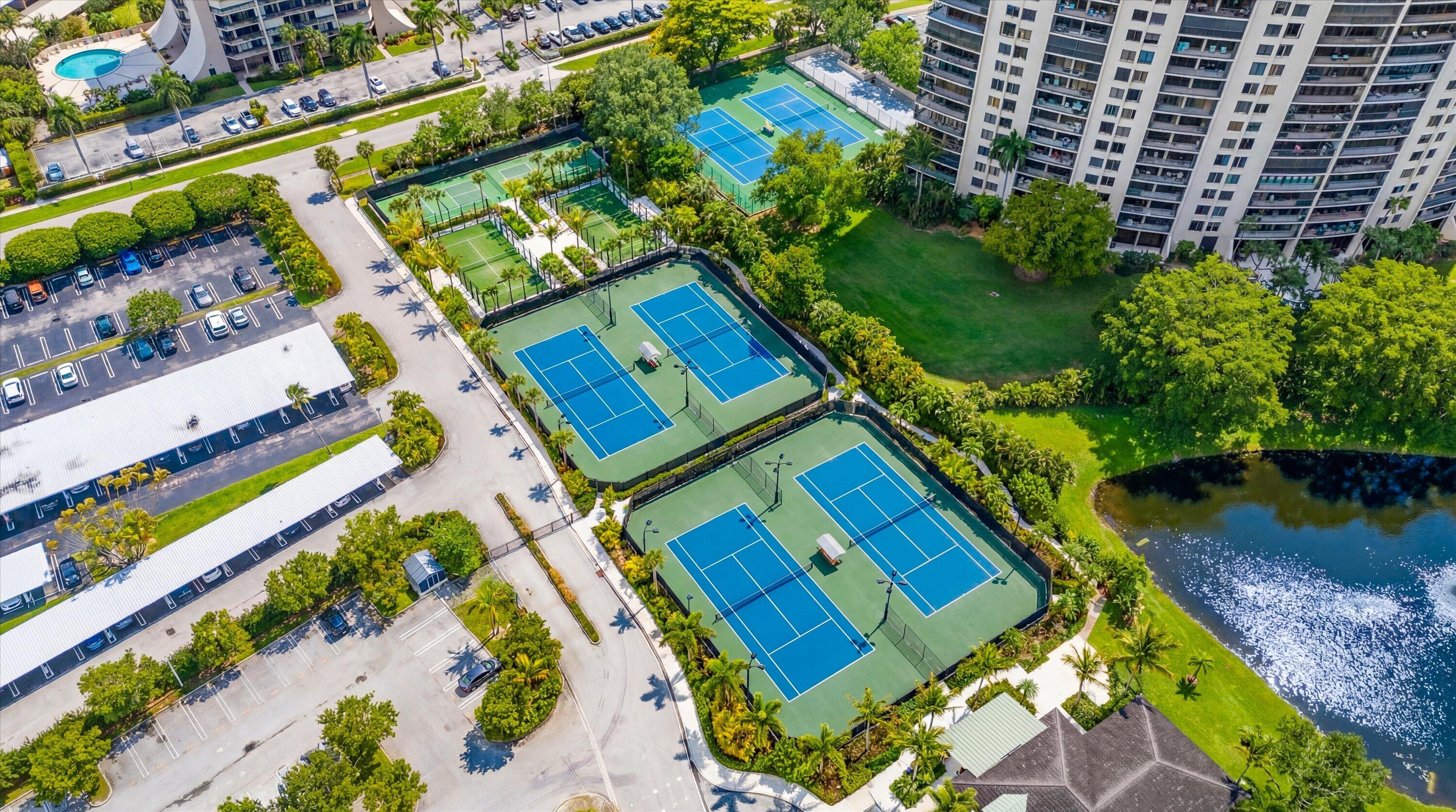 ENVOY COND DECL FILED 12-19-83 IN - Residential