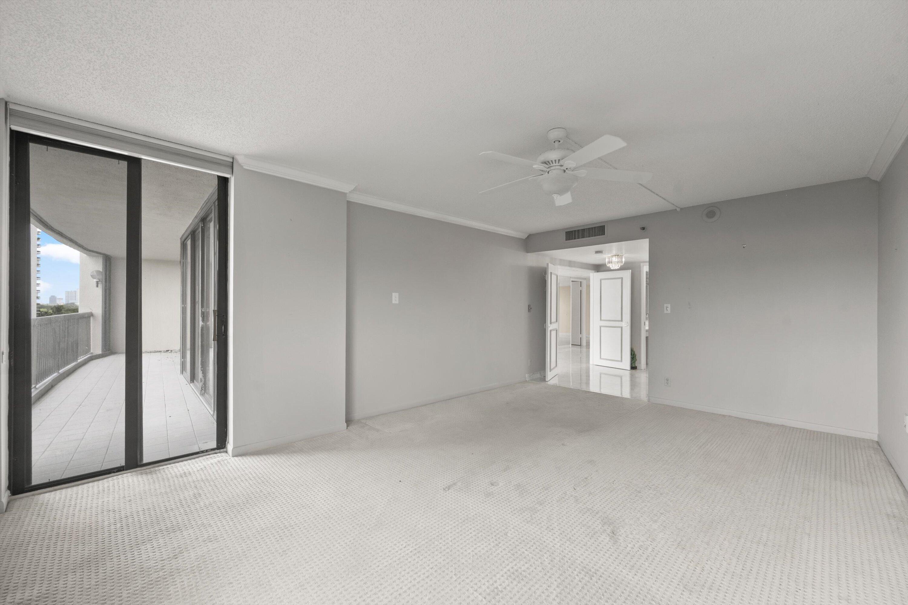 ENVOY COND DECL FILED 12-19-83 IN - Residential