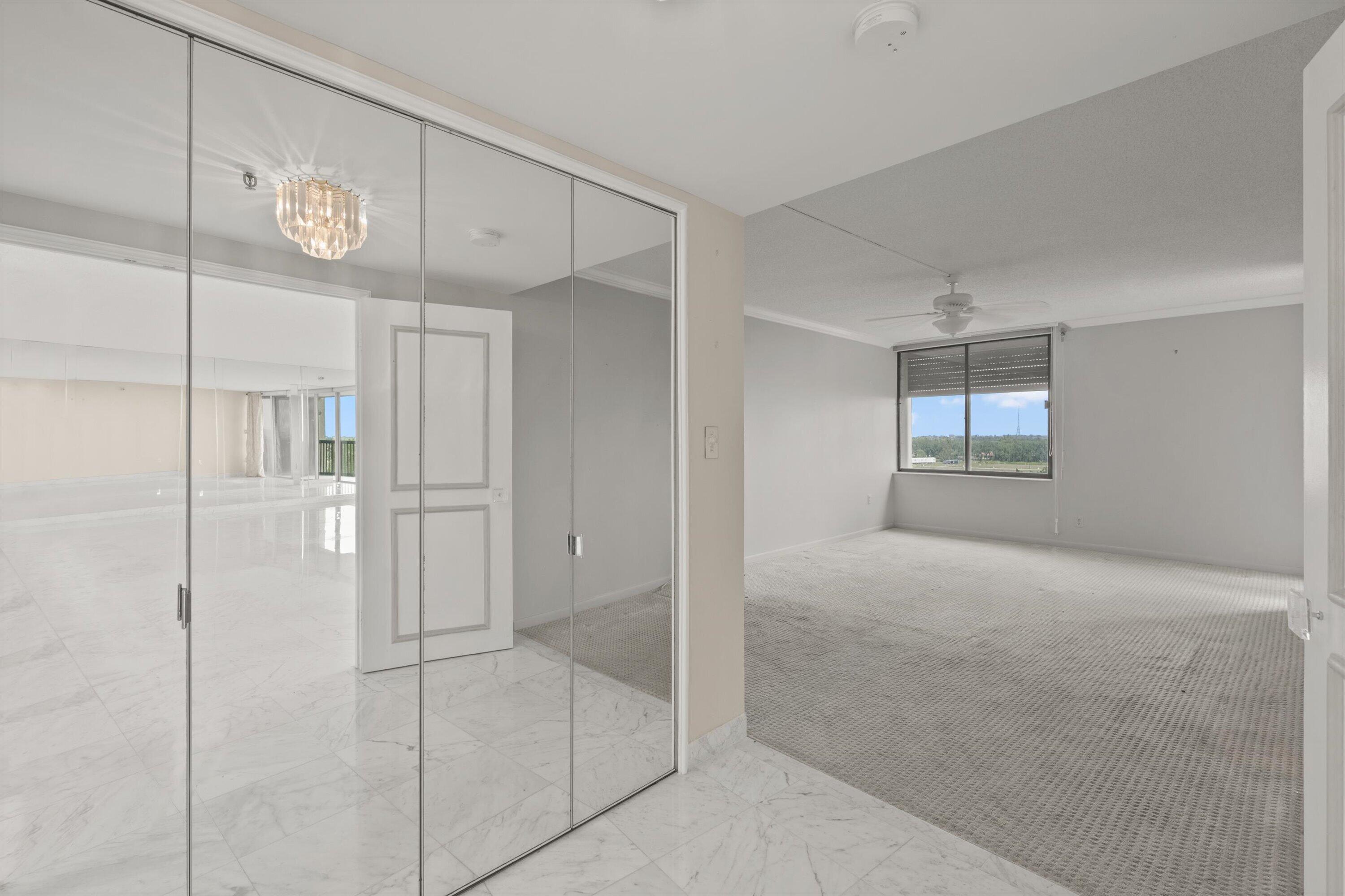 ENVOY COND DECL FILED 12-19-83 IN - Residential