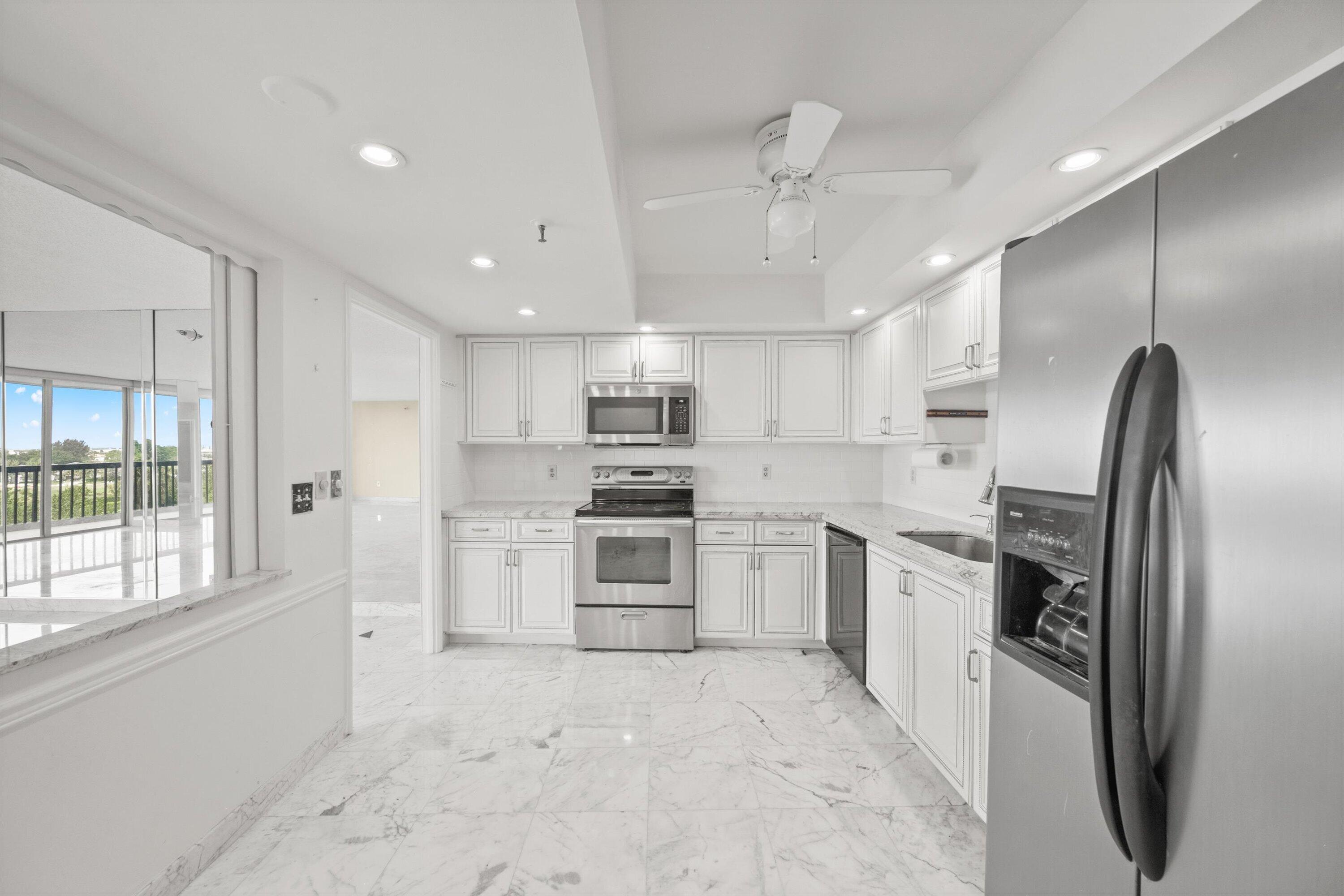 ENVOY COND DECL FILED 12-19-83 IN - Residential