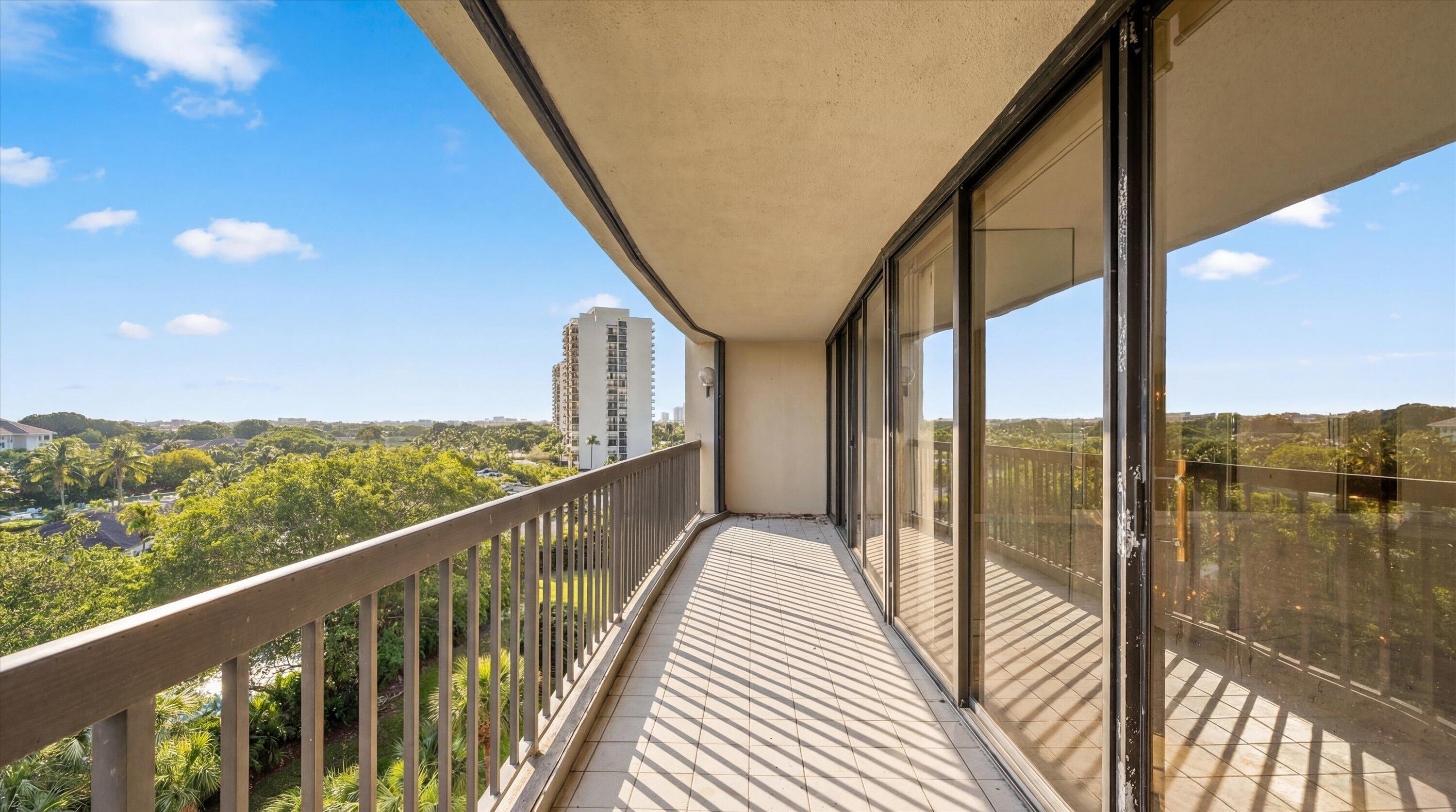 ENVOY COND DECL FILED 12-19-83 IN - Residential