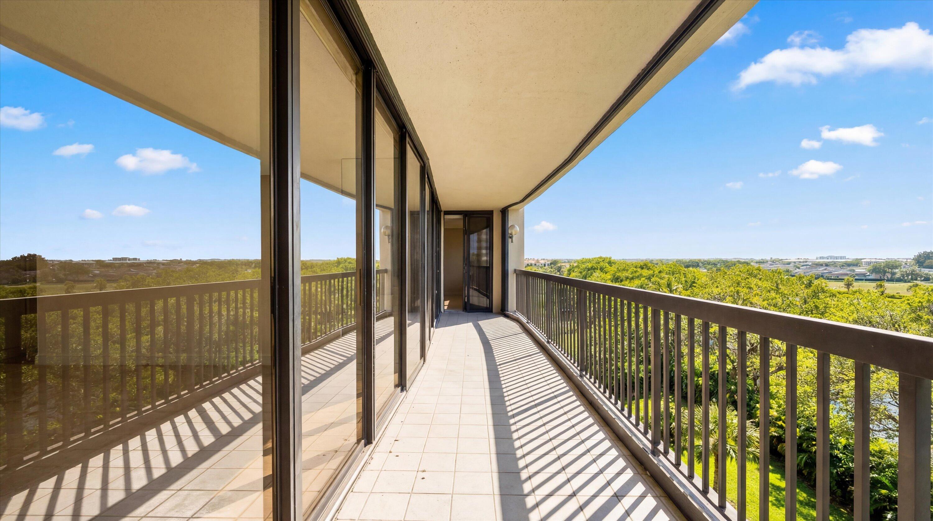 ENVOY COND DECL FILED 12-19-83 IN - Residential