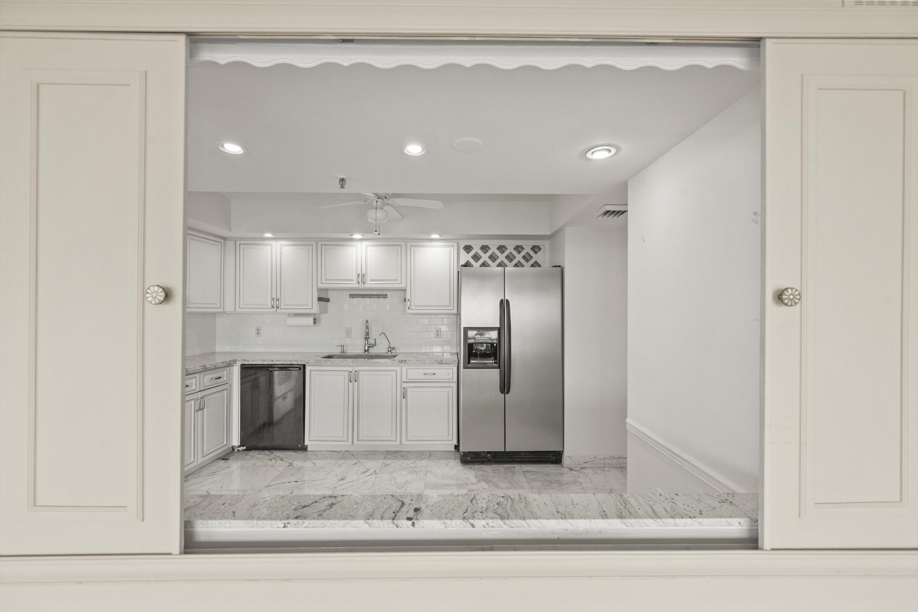 ENVOY COND DECL FILED 12-19-83 IN - Residential