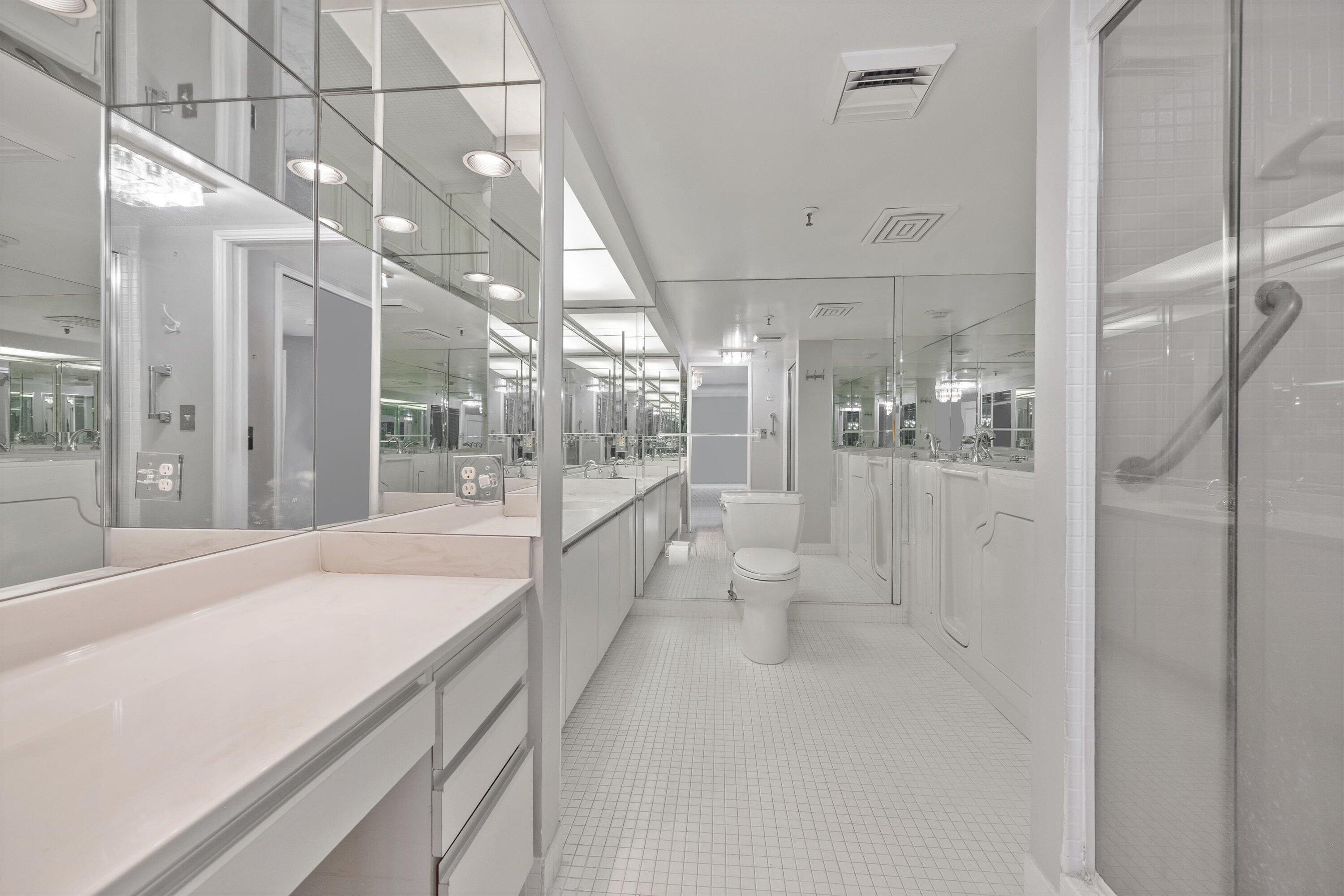 ENVOY COND DECL FILED 12-19-83 IN - Residential