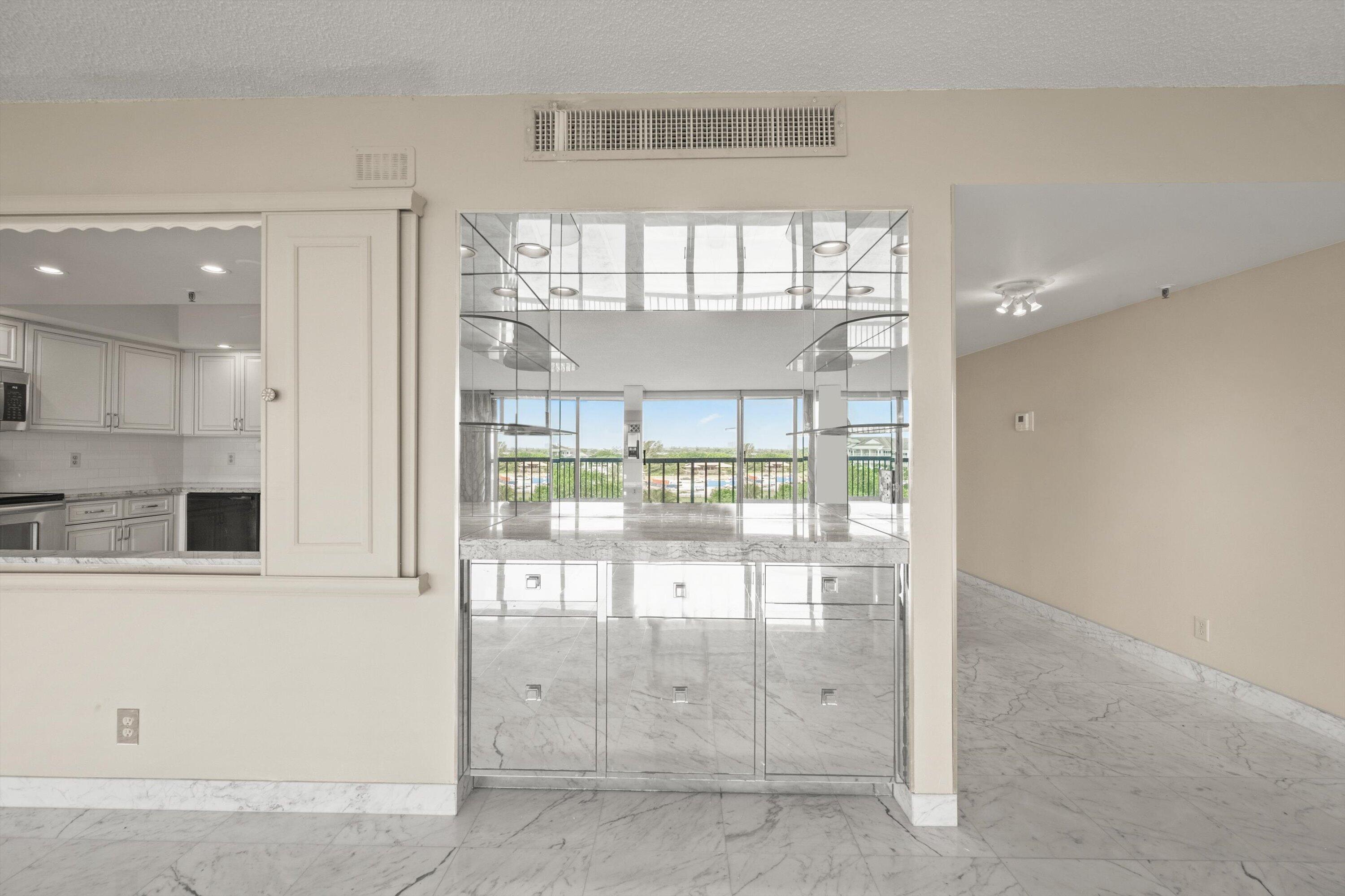 ENVOY COND DECL FILED 12-19-83 IN - Residential