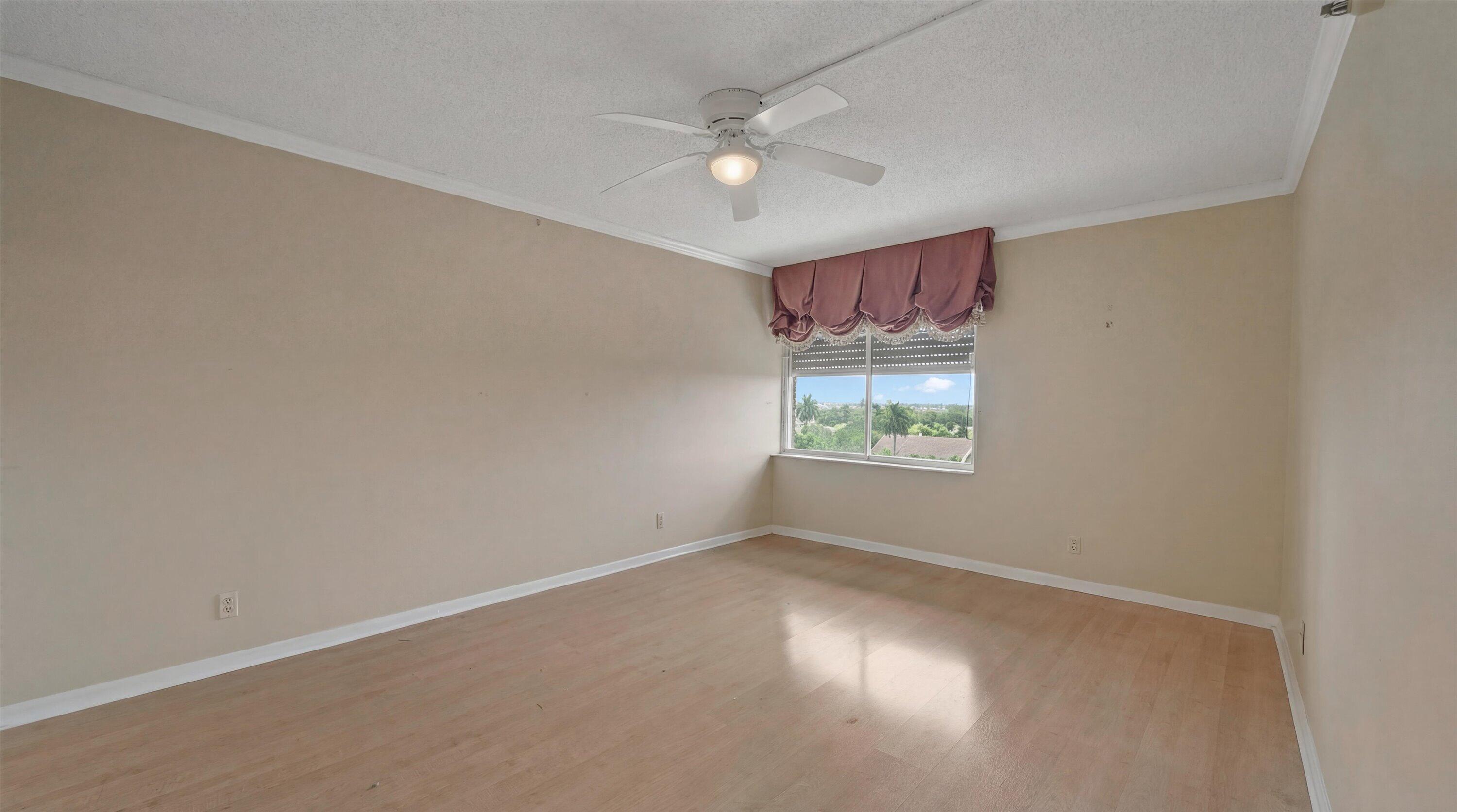 ENVOY COND DECL FILED 12-19-83 IN - Residential