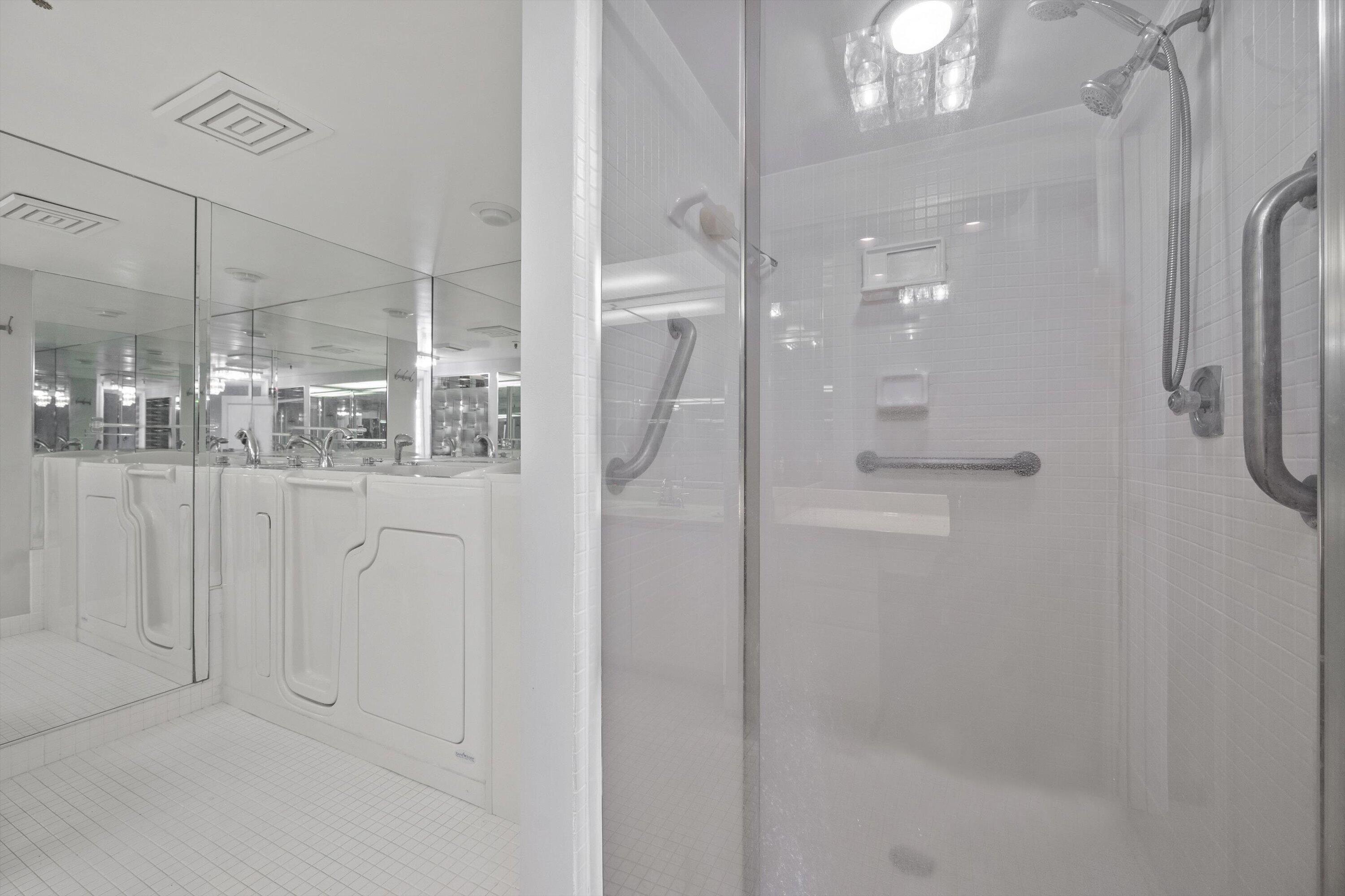 ENVOY COND DECL FILED 12-19-83 IN - Residential