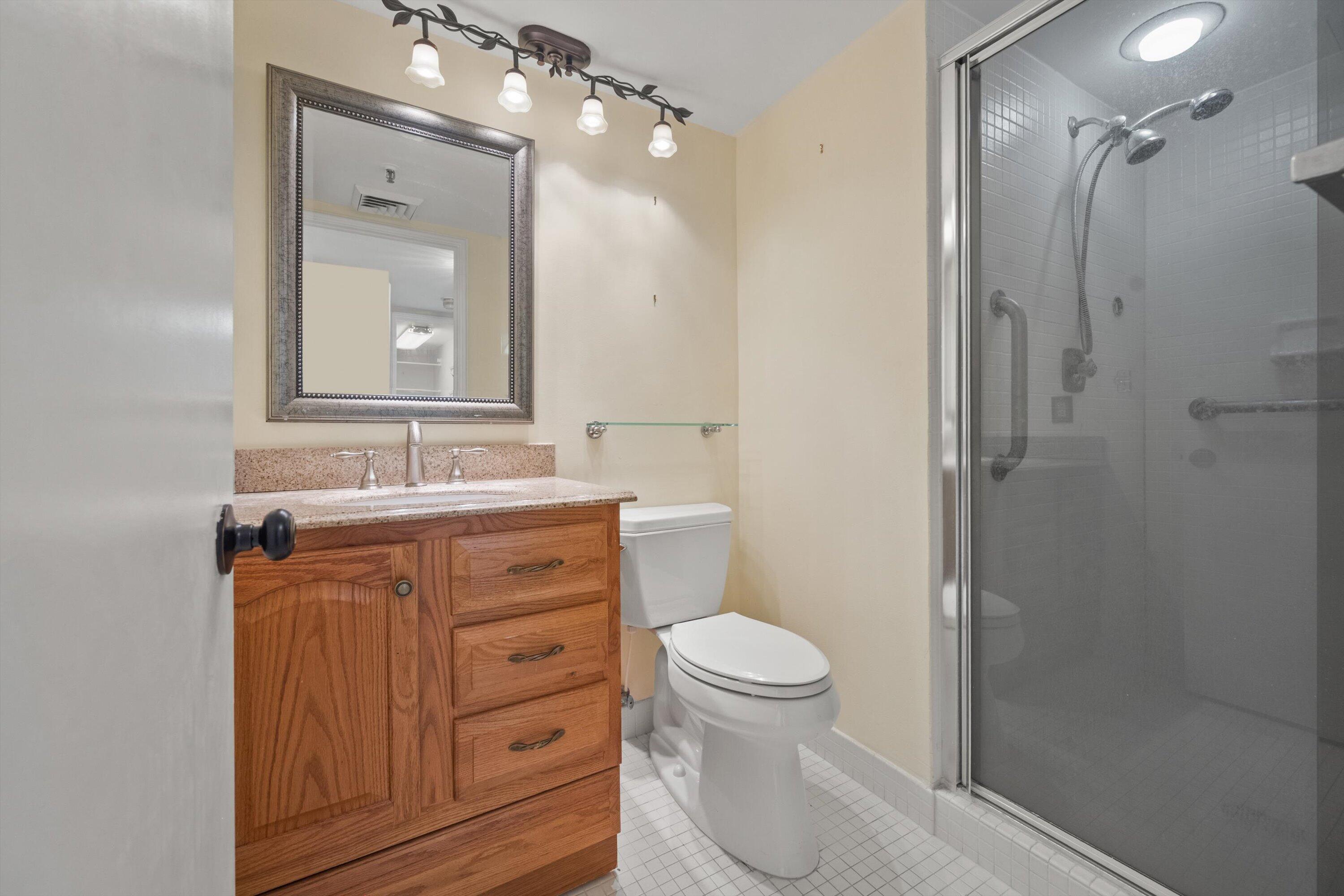 ENVOY COND DECL FILED 12-19-83 IN - Residential