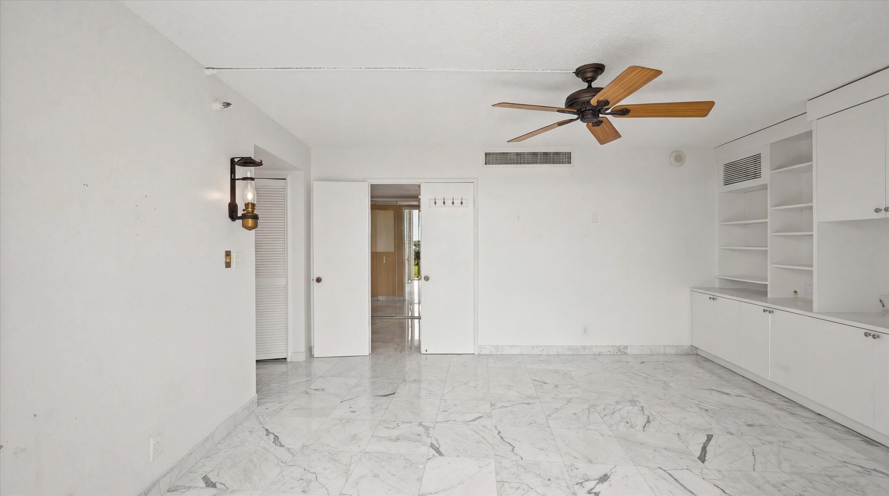 ENVOY COND DECL FILED 12-19-83 IN - Residential