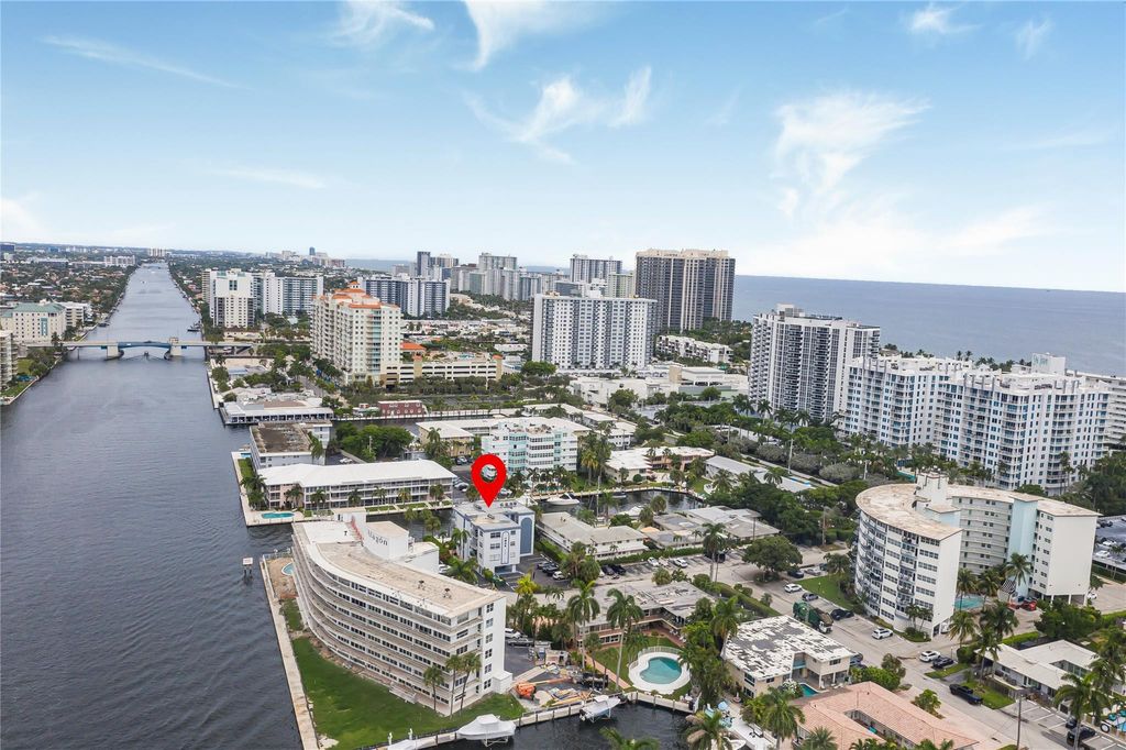 Photo of 3105 NE 28 Street #2b, Fort Lauderdale, FL 33308 (MLS # F10520527)