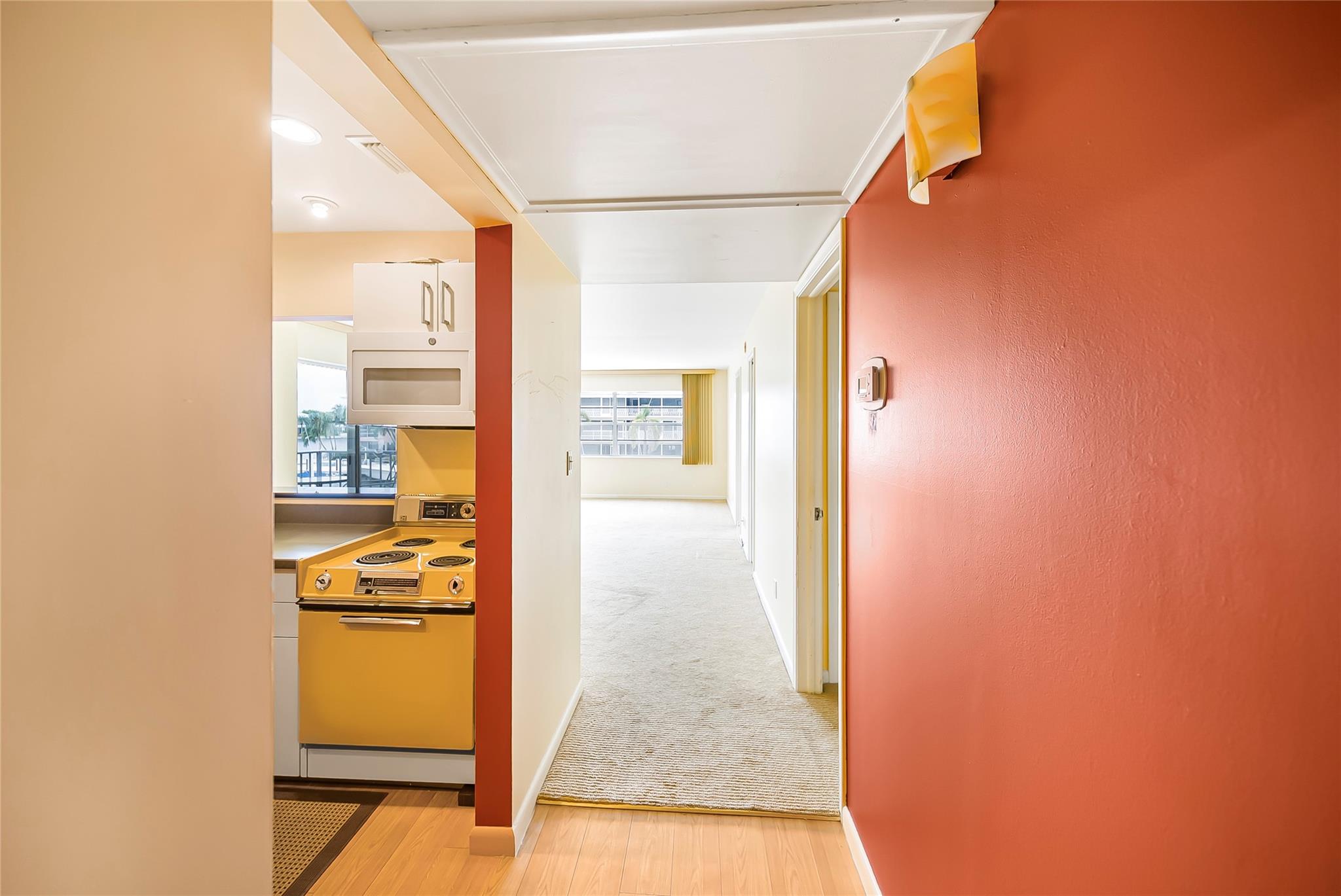 3105 NE 28th St 2B, Fort Lauderdale, FL, 33308/$299,000 7 3105 NE 28th St 2B