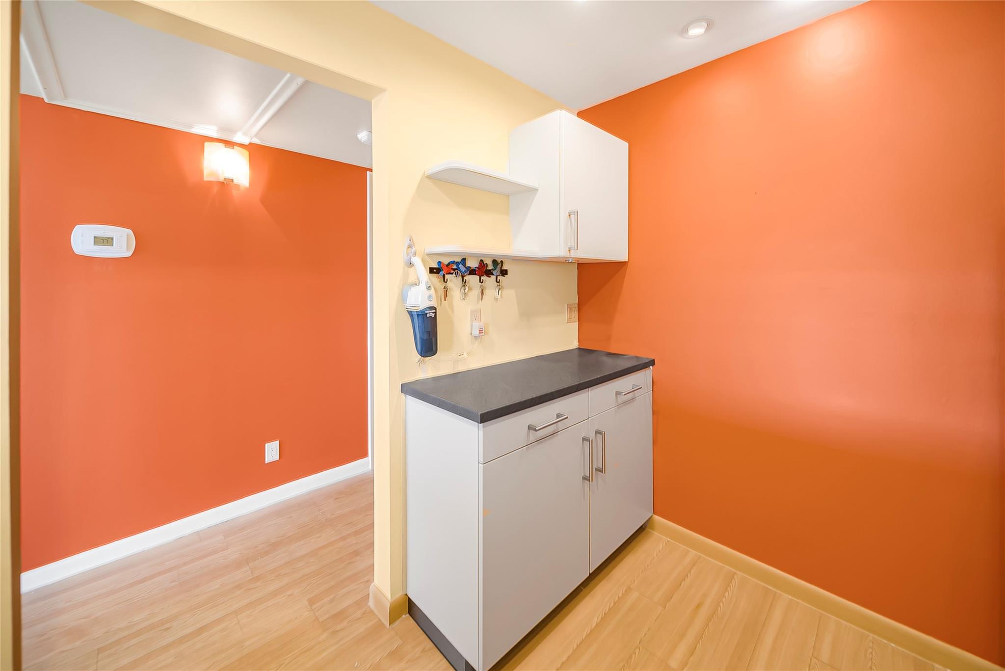 3105 NE 28th St 2B, Fort Lauderdale, FL, 33308/$299,000 9 3105 NE 28th St 2B