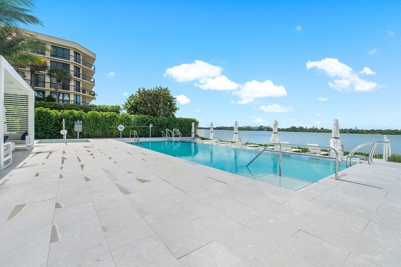 CARLYLE HOUSE CONDO - Residential