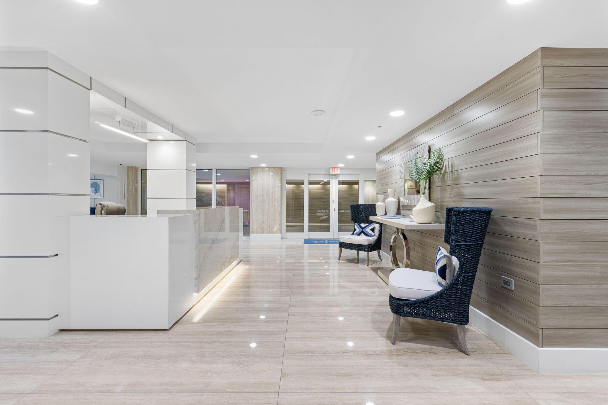 CARLYLE HOUSE CONDO - Residential