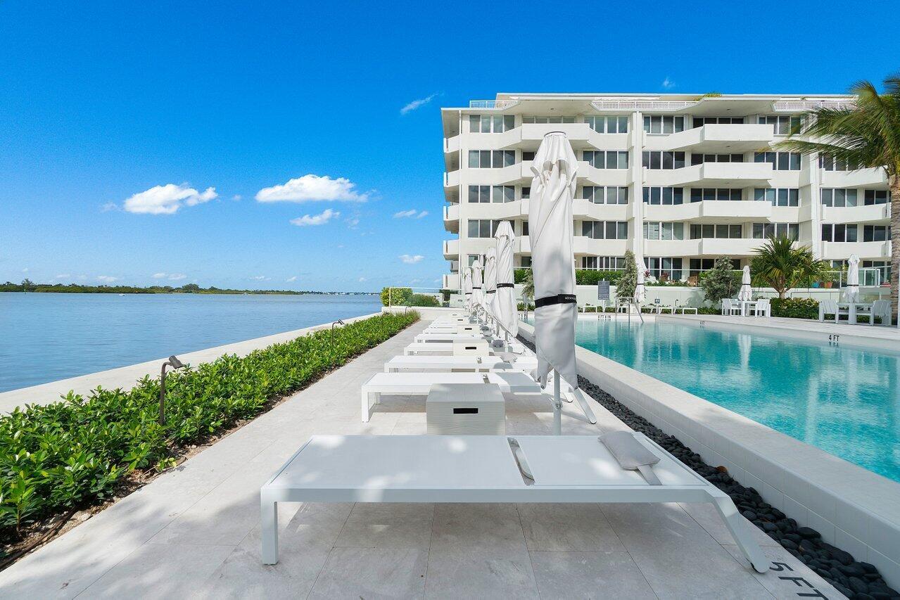 CARLYLE HOUSE CONDO - Residential