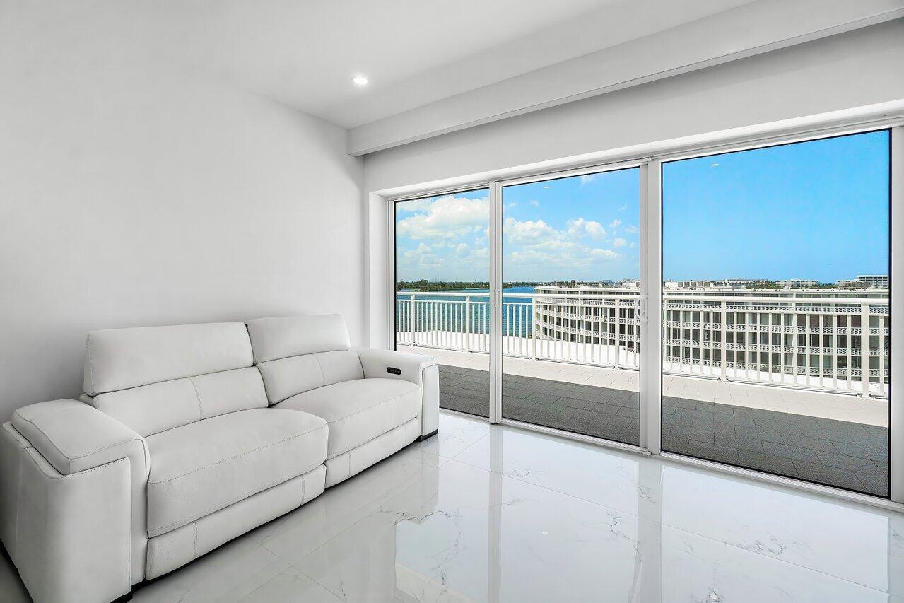 CARLYLE HOUSE CONDO - Residential