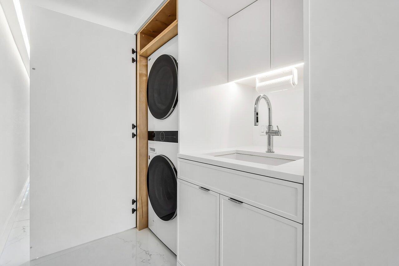 CARLYLE HOUSE CONDO - Residential