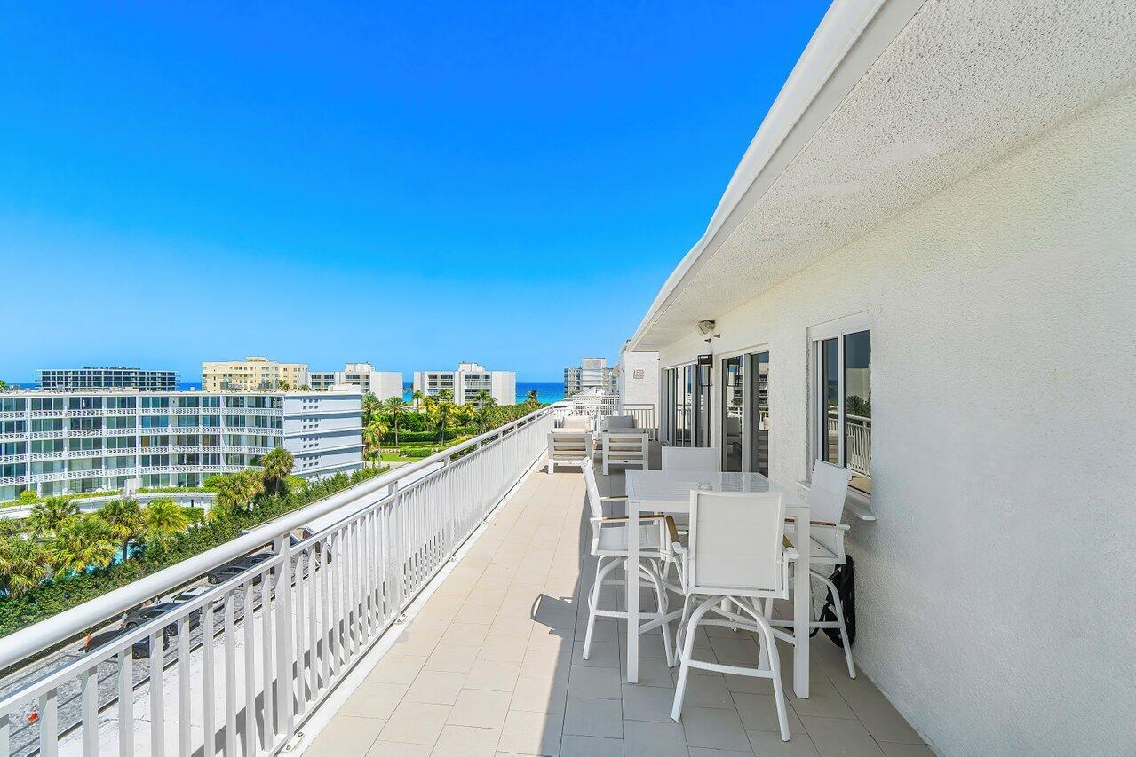 CARLYLE HOUSE CONDO - Residential