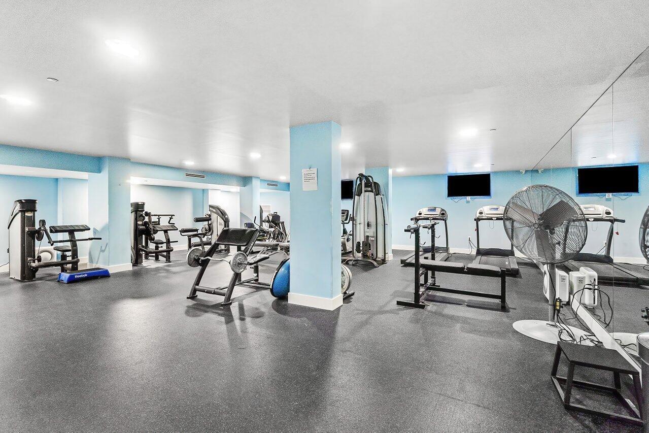 CARLYLE HOUSE CONDO - Residential