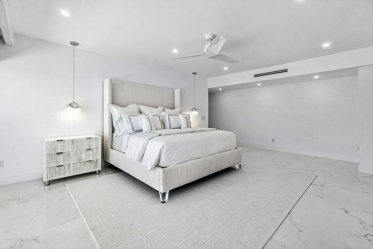 CARLYLE HOUSE CONDO - Residential