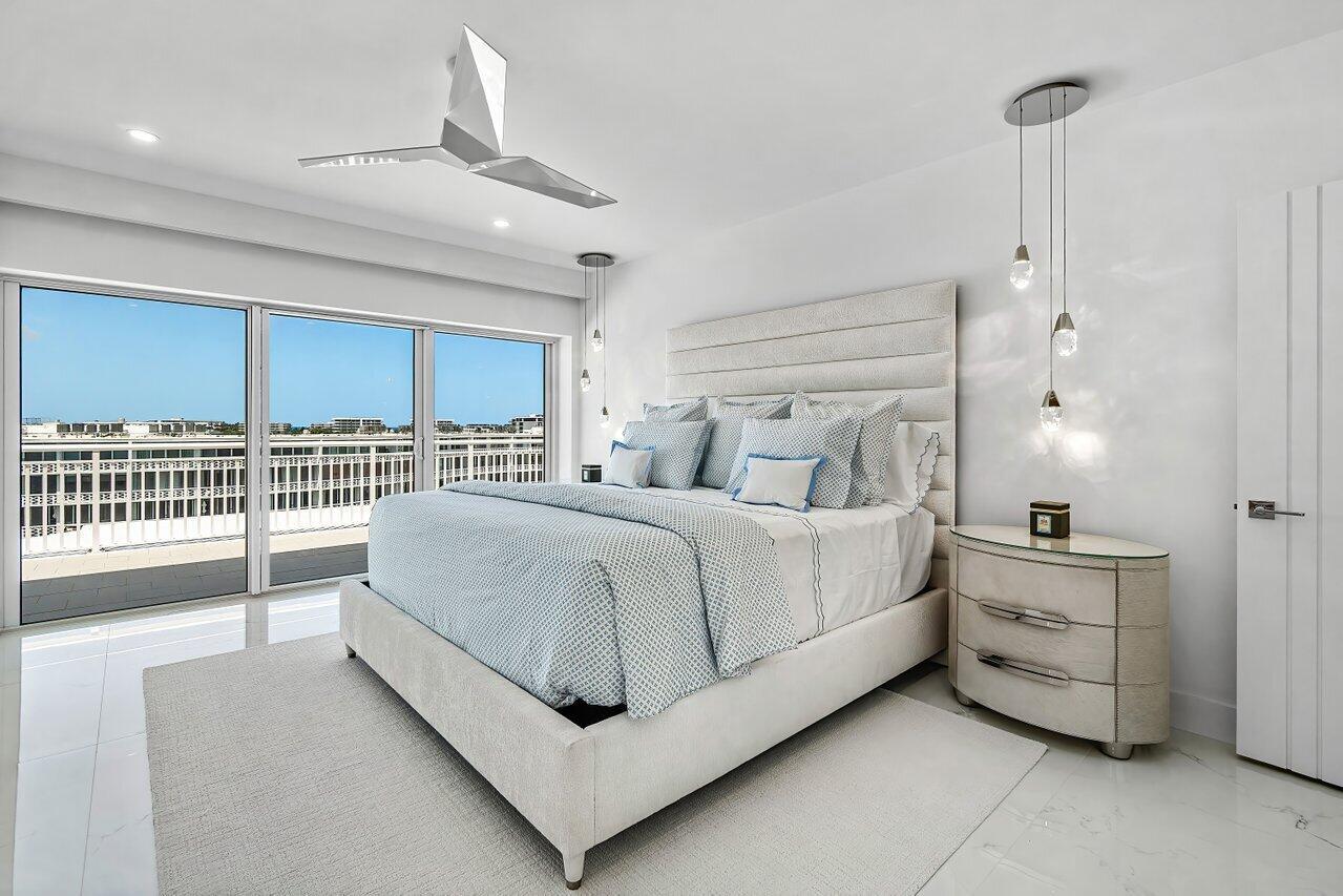 CARLYLE HOUSE CONDO - Residential