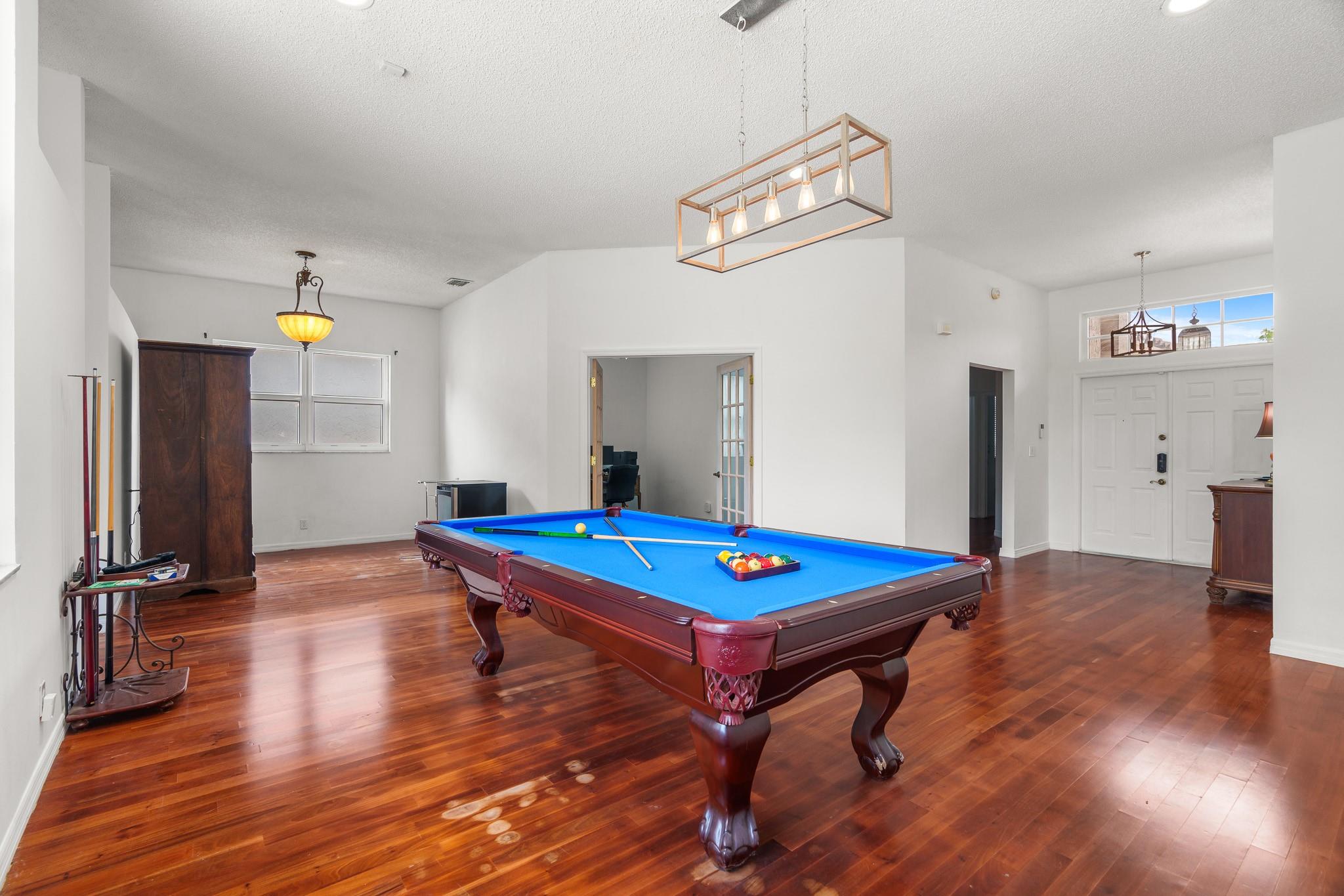 Parkwood Ix 153-28 B - Residential