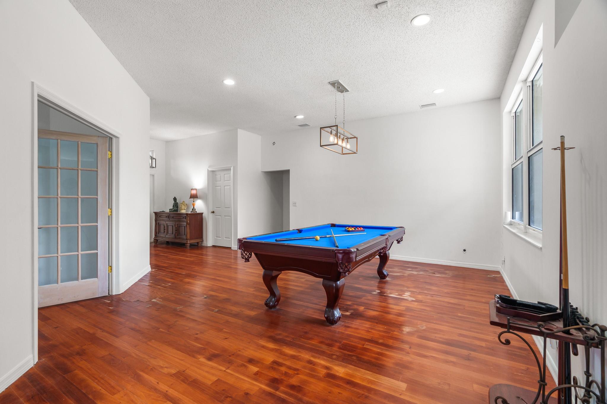 Parkwood Ix 153-28 B - Residential