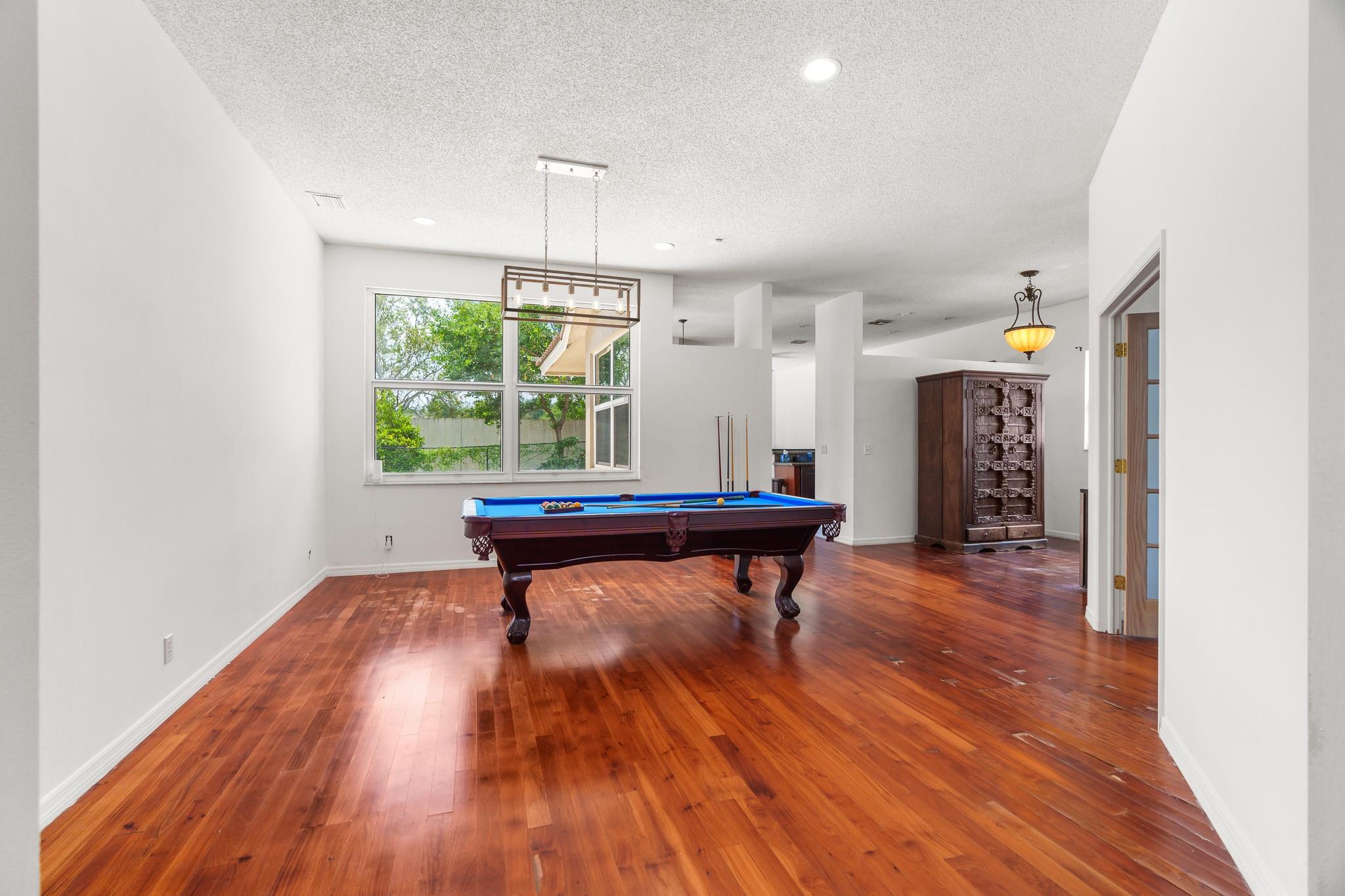 Parkwood Ix 153-28 B - Residential