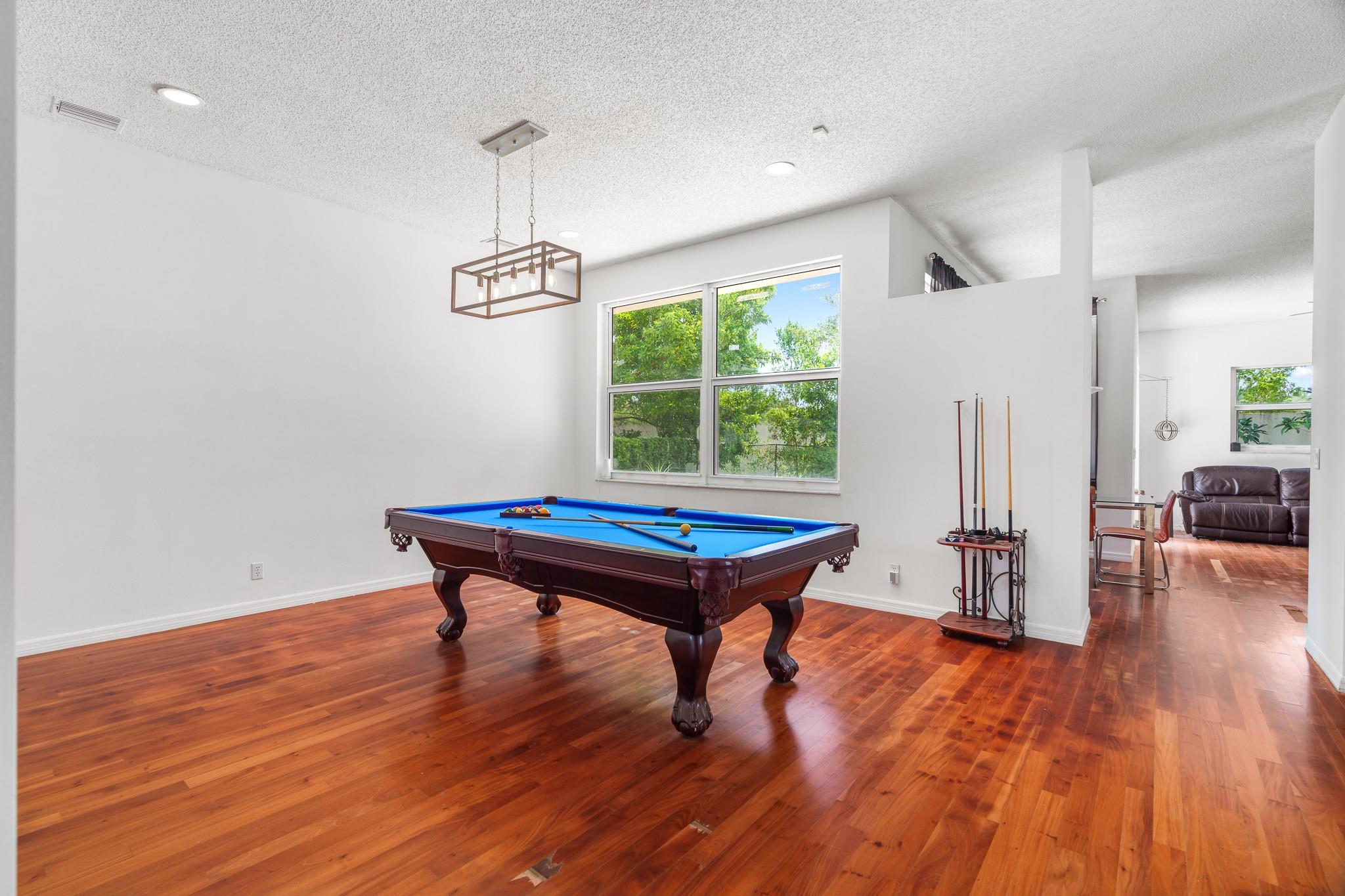 Parkwood Ix 153-28 B - Residential