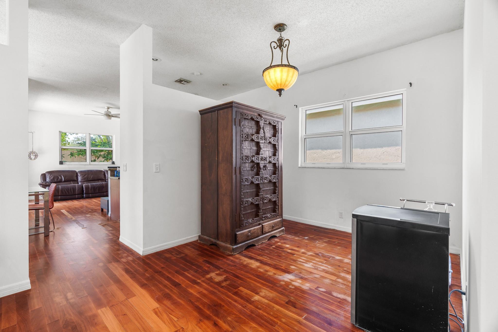 Parkwood Ix 153-28 B - Residential