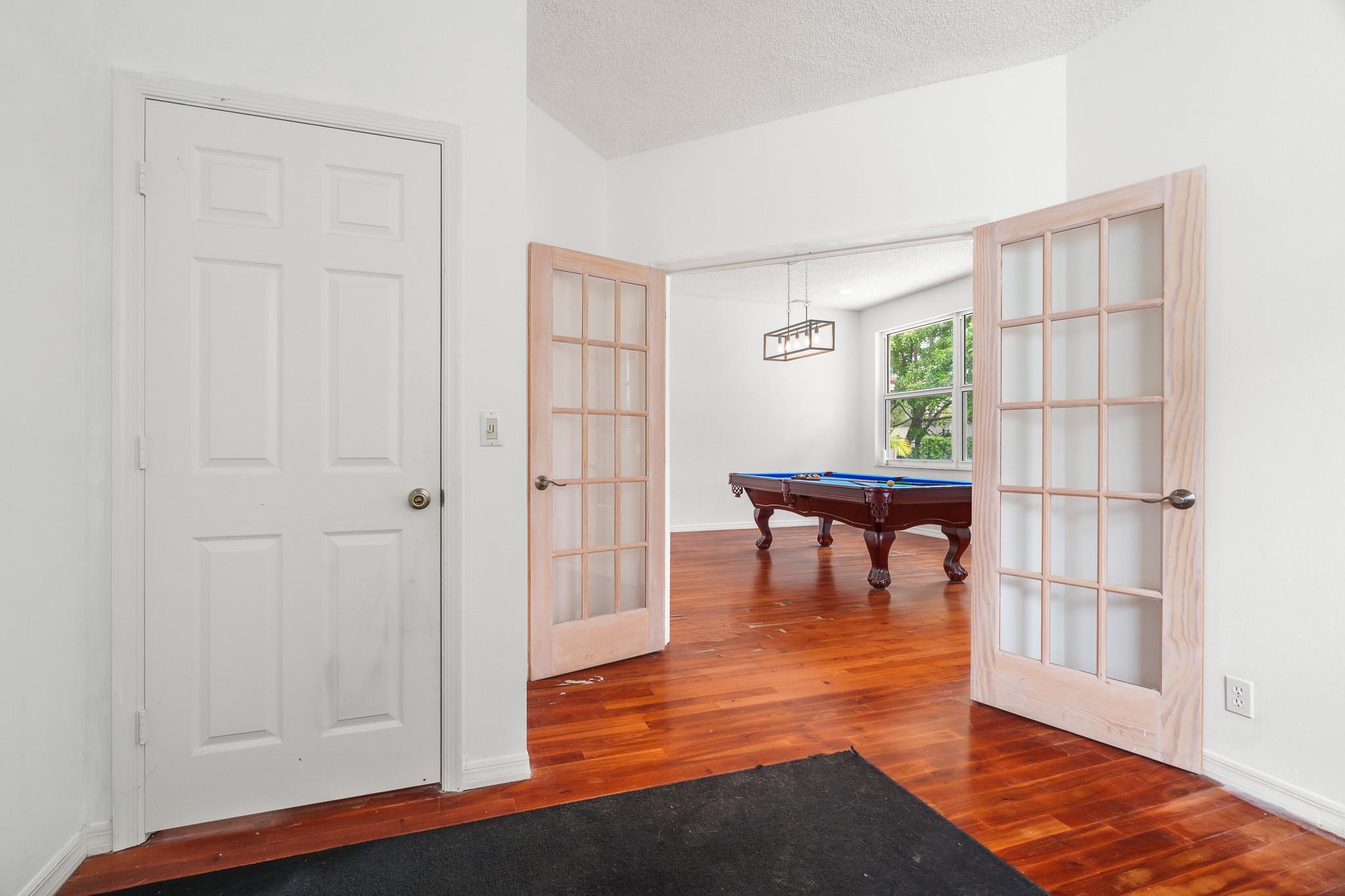 Parkwood Ix 153-28 B - Residential