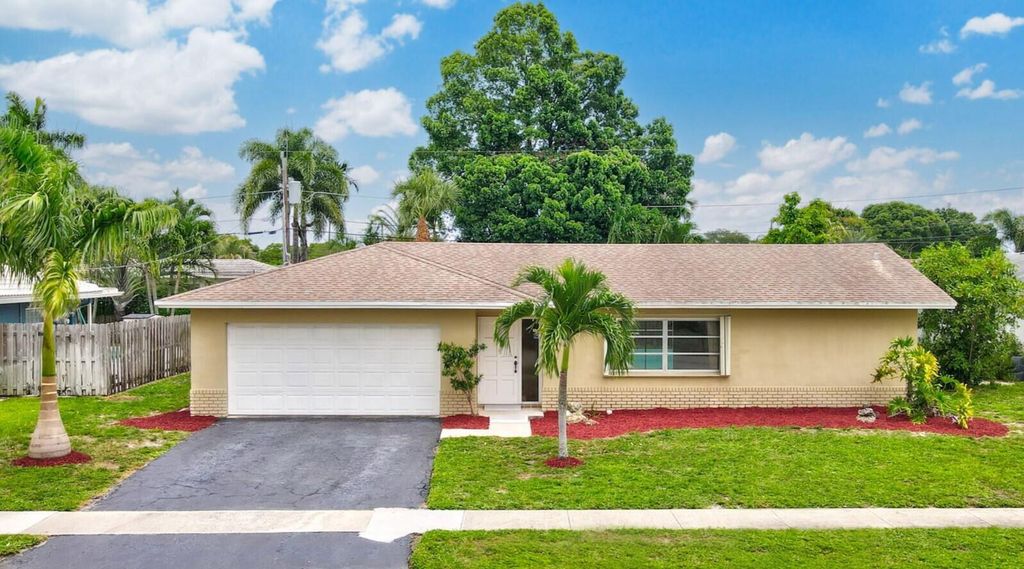 Photo of 129 Saint Cloud Lane, Boca Raton, FL 33431 (MLS # R11003094)