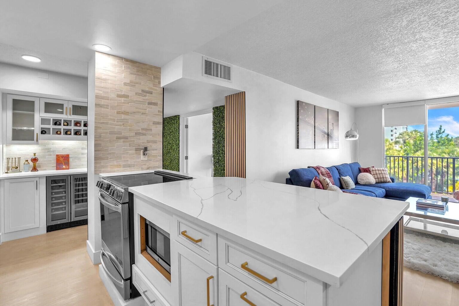 BOCA TOWERS CONDO PORTION - Residential Lease
