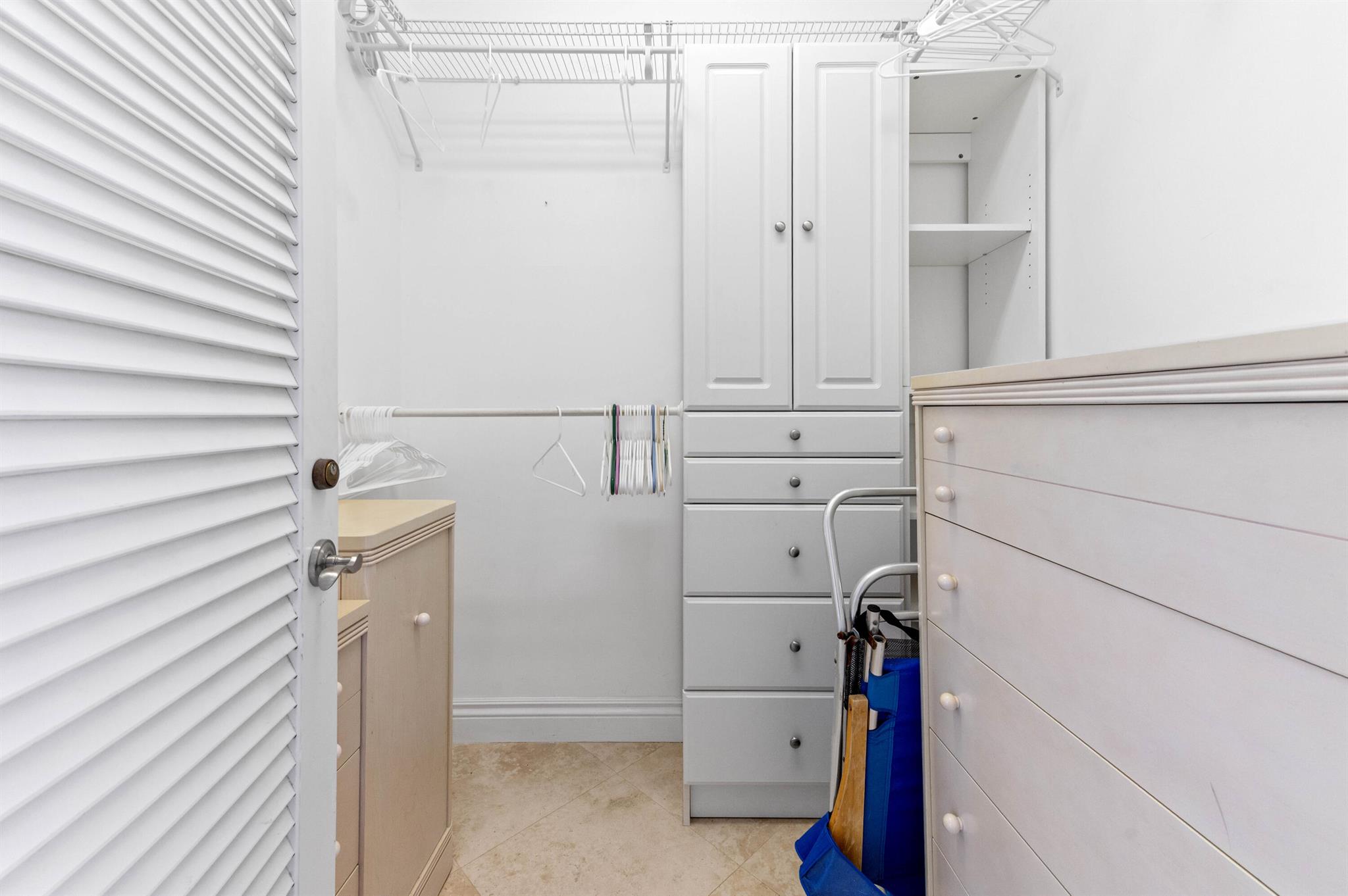 HIGHLAND TOWERS INC - Residential Lease