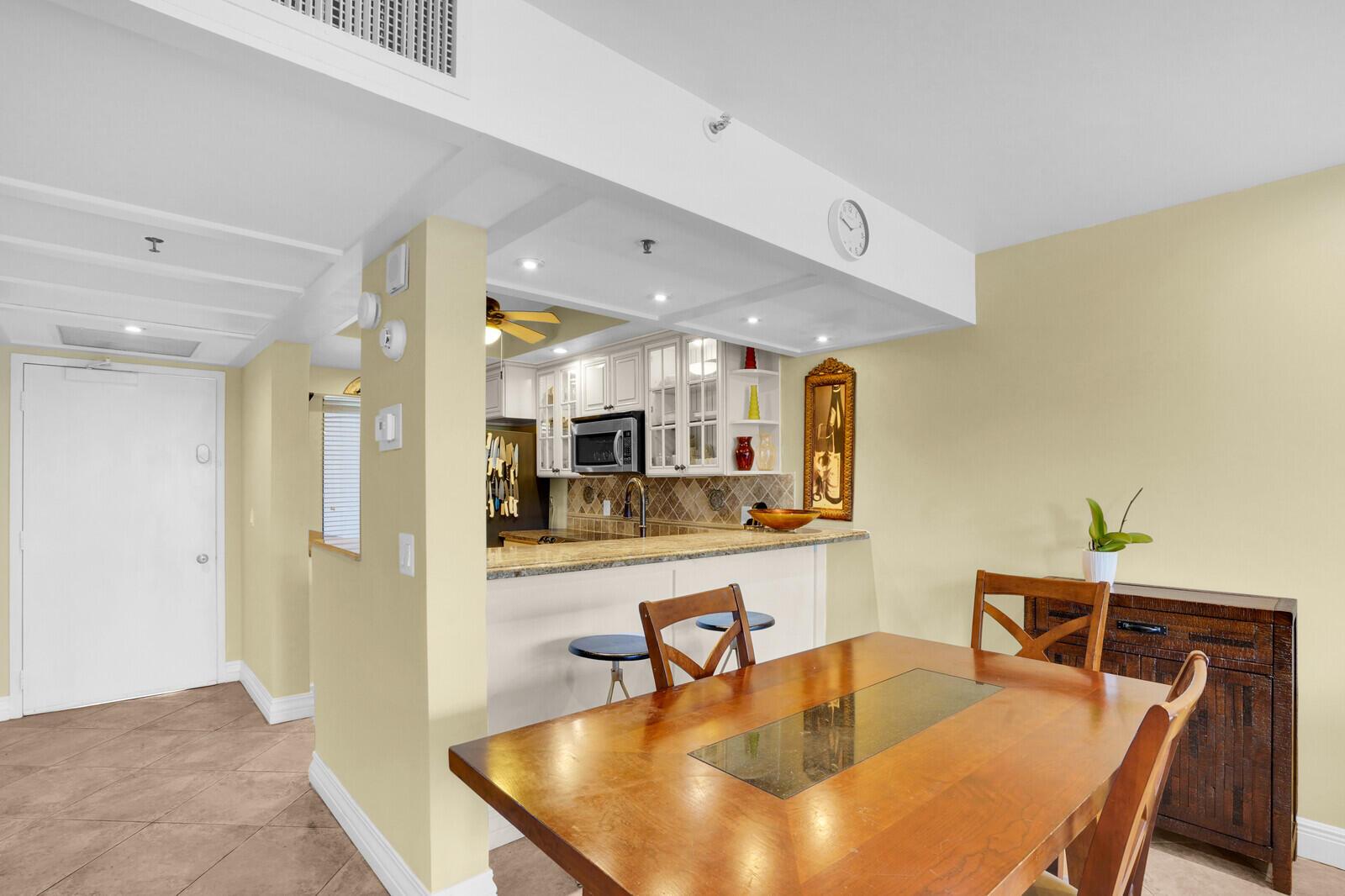 YACHT & RACQUET CLUB OF BOCA RATON CONDO - Residential