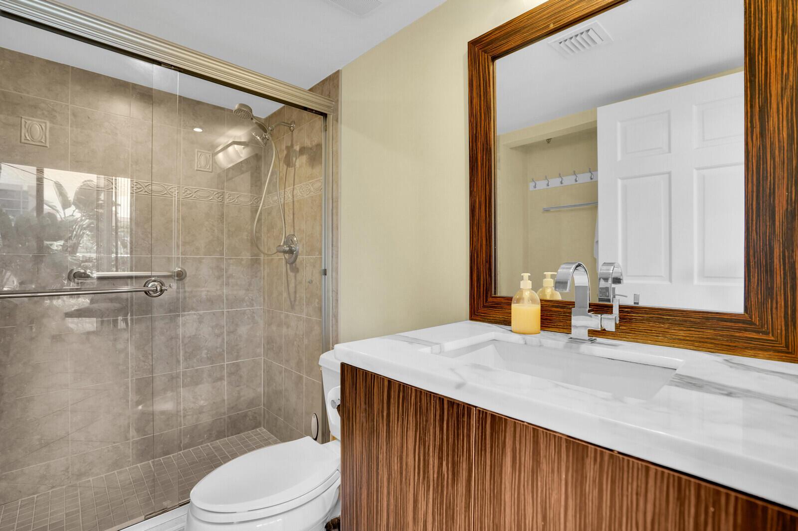 YACHT & RACQUET CLUB OF BOCA RATON CONDO - Residential