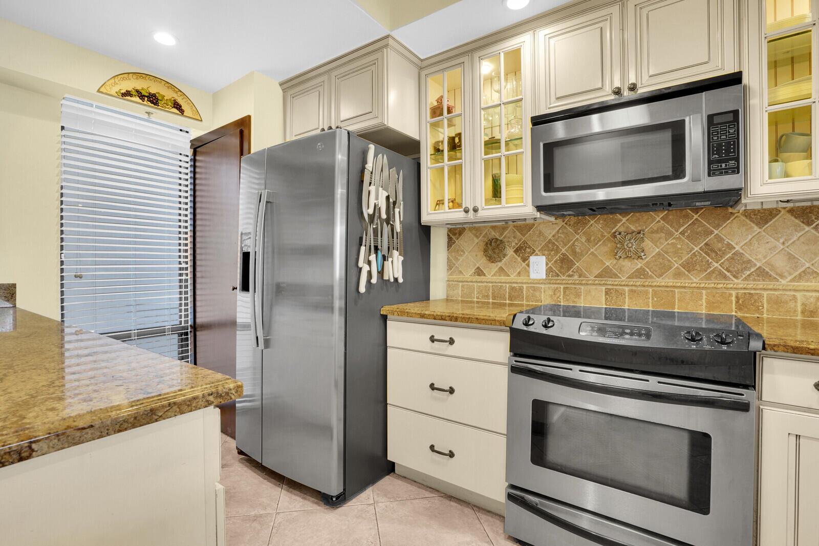 YACHT & RACQUET CLUB OF BOCA RATON CONDO - Residential