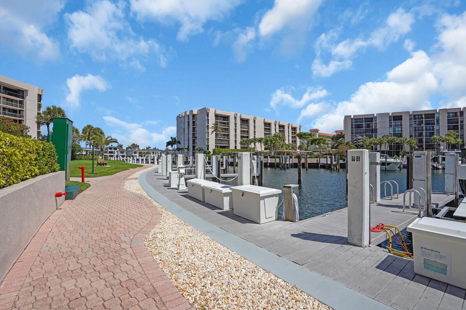 YACHT & RACQUET CLUB OF BOCA RATON CONDO - Residential
