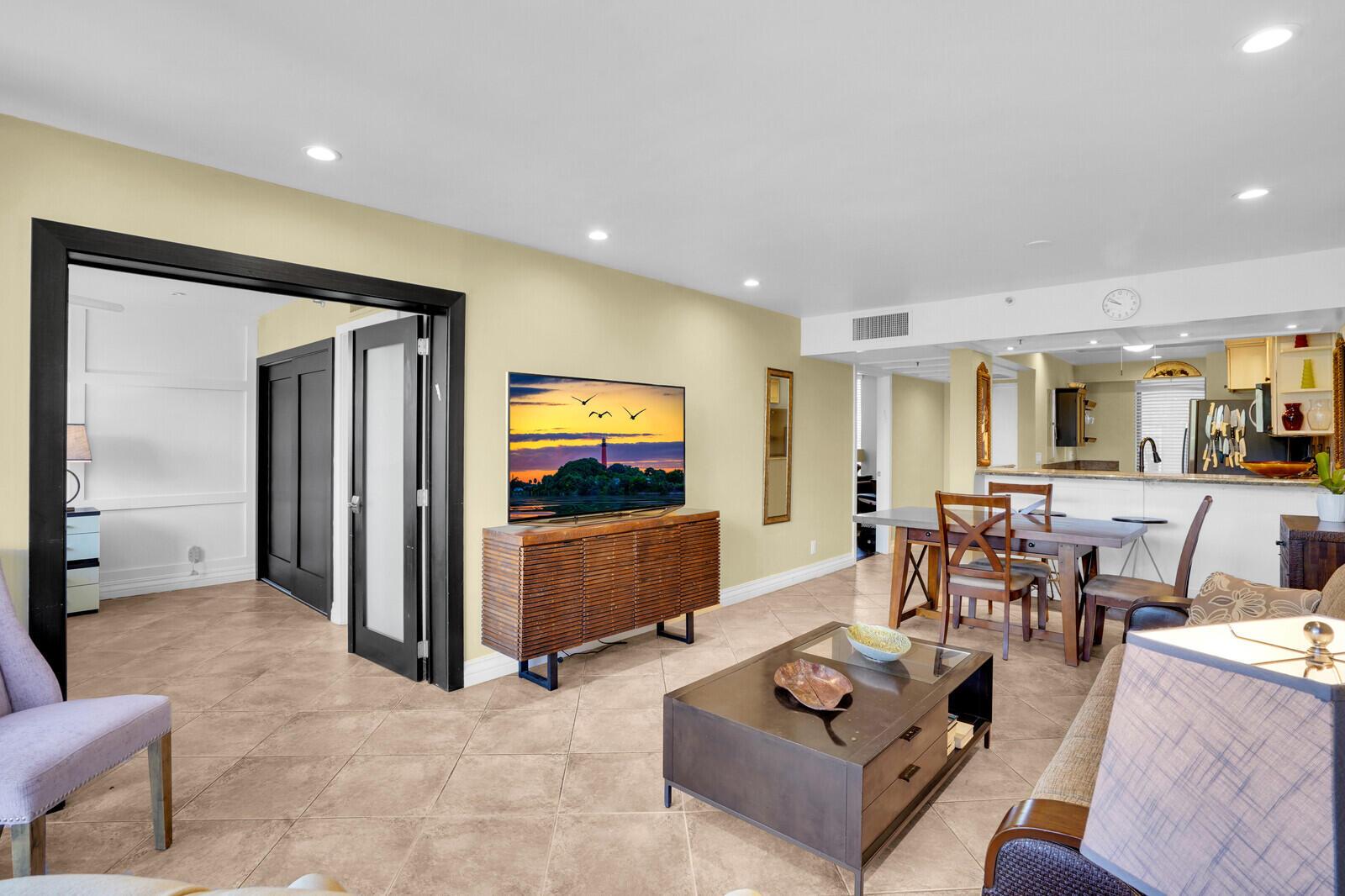 YACHT & RACQUET CLUB OF BOCA RATON CONDO - Residential