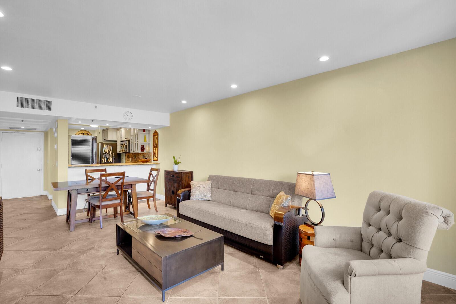 YACHT & RACQUET CLUB OF BOCA RATON CONDO - Residential