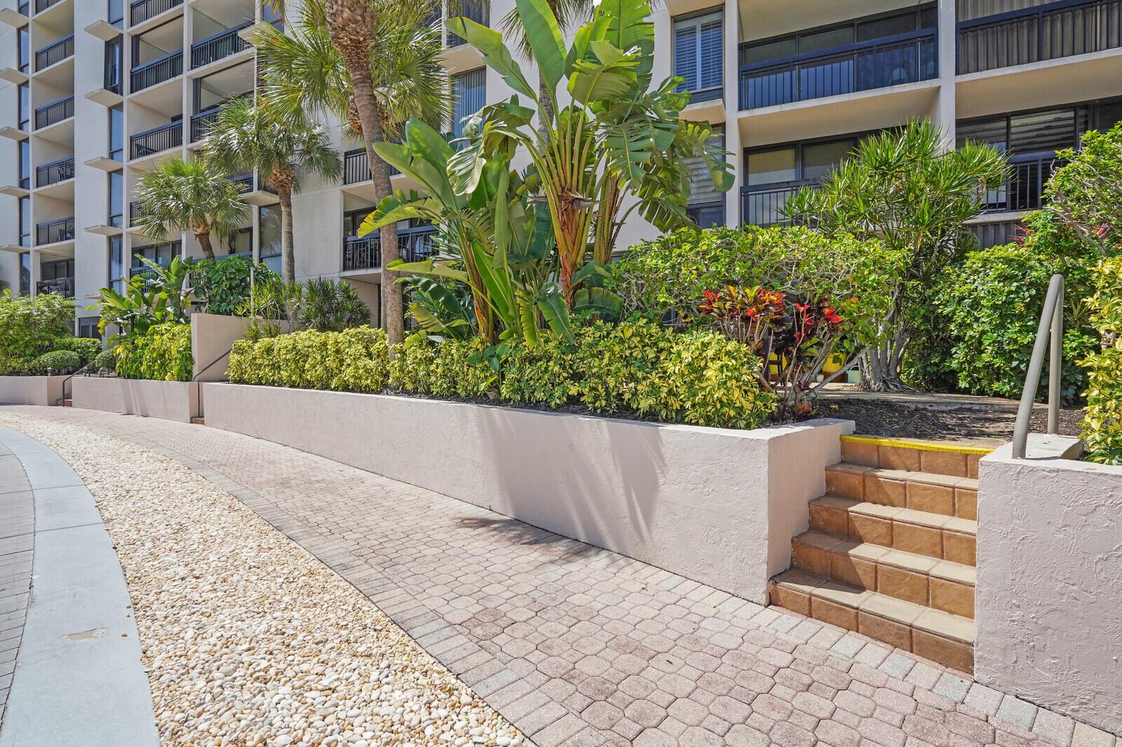 YACHT & RACQUET CLUB OF BOCA RATON CONDO - Residential